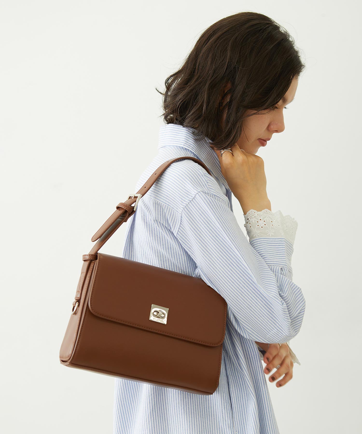 TRAPEZOID SHOULDER BAG