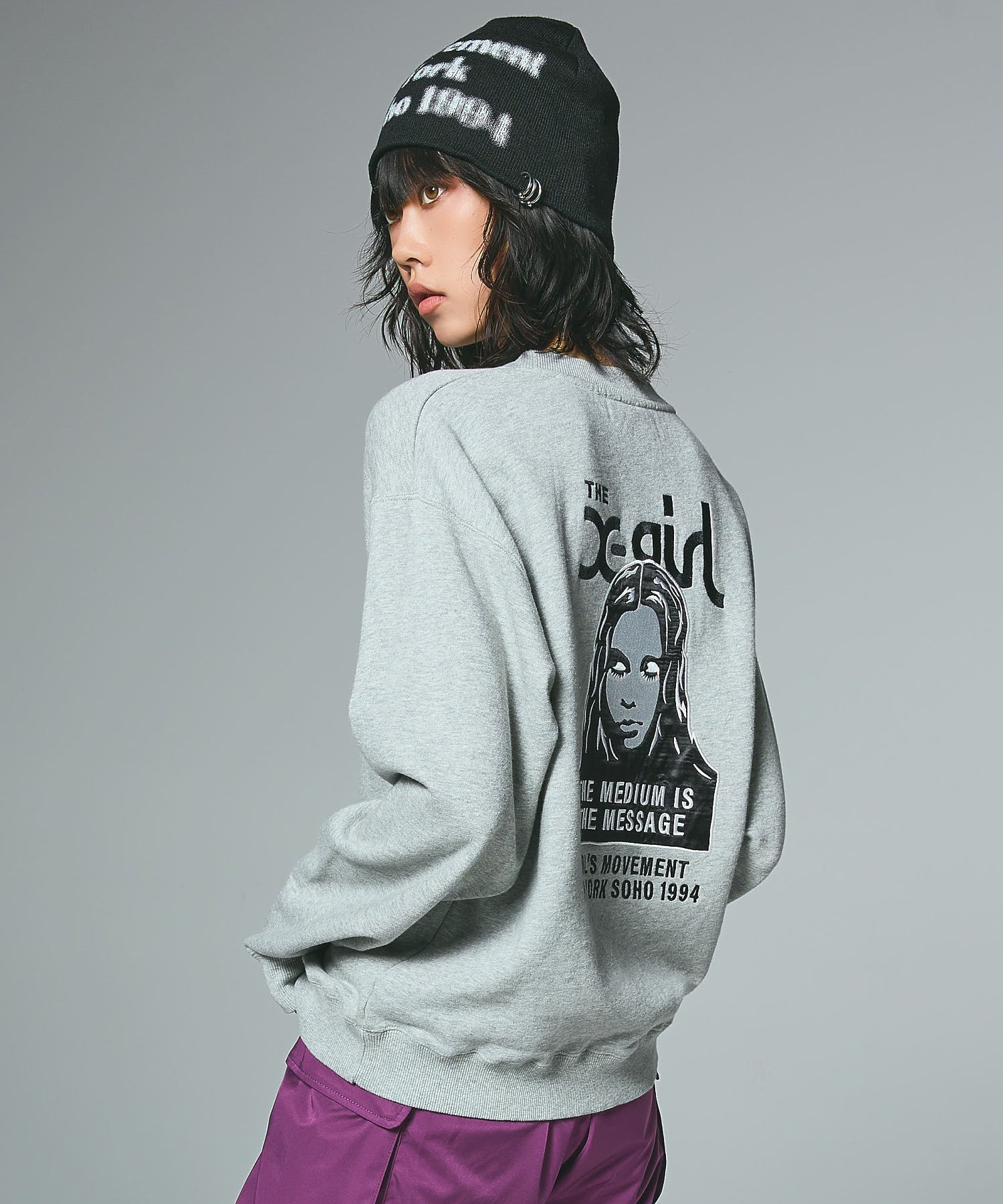 FACE PATCH AND LOGO CREWNECK SWEAT TOP