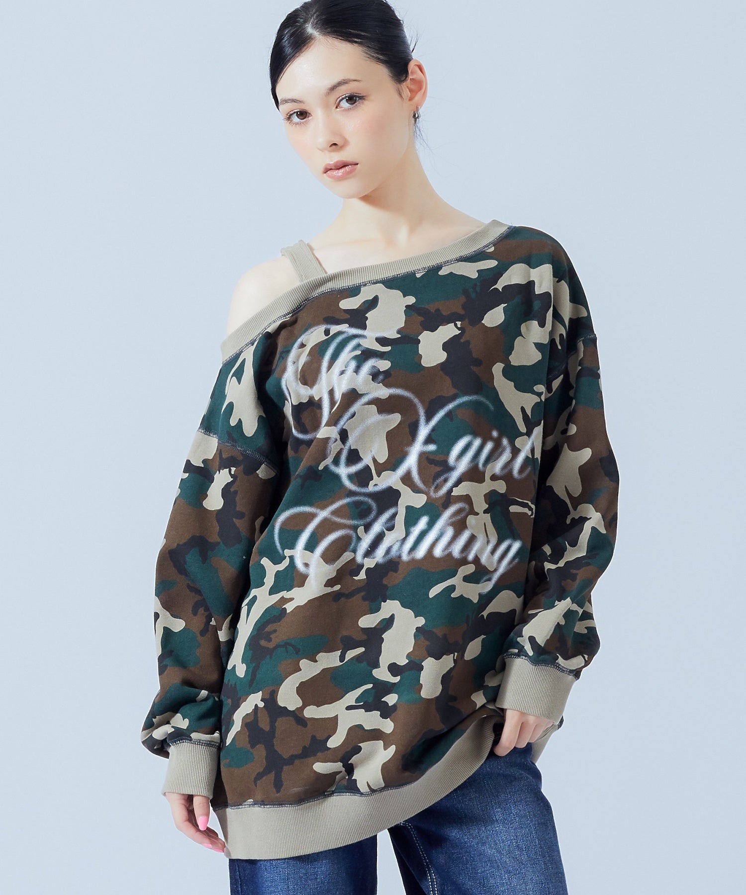 SCRIPT LOGO OFF SHOULDER SWEATSHIRT