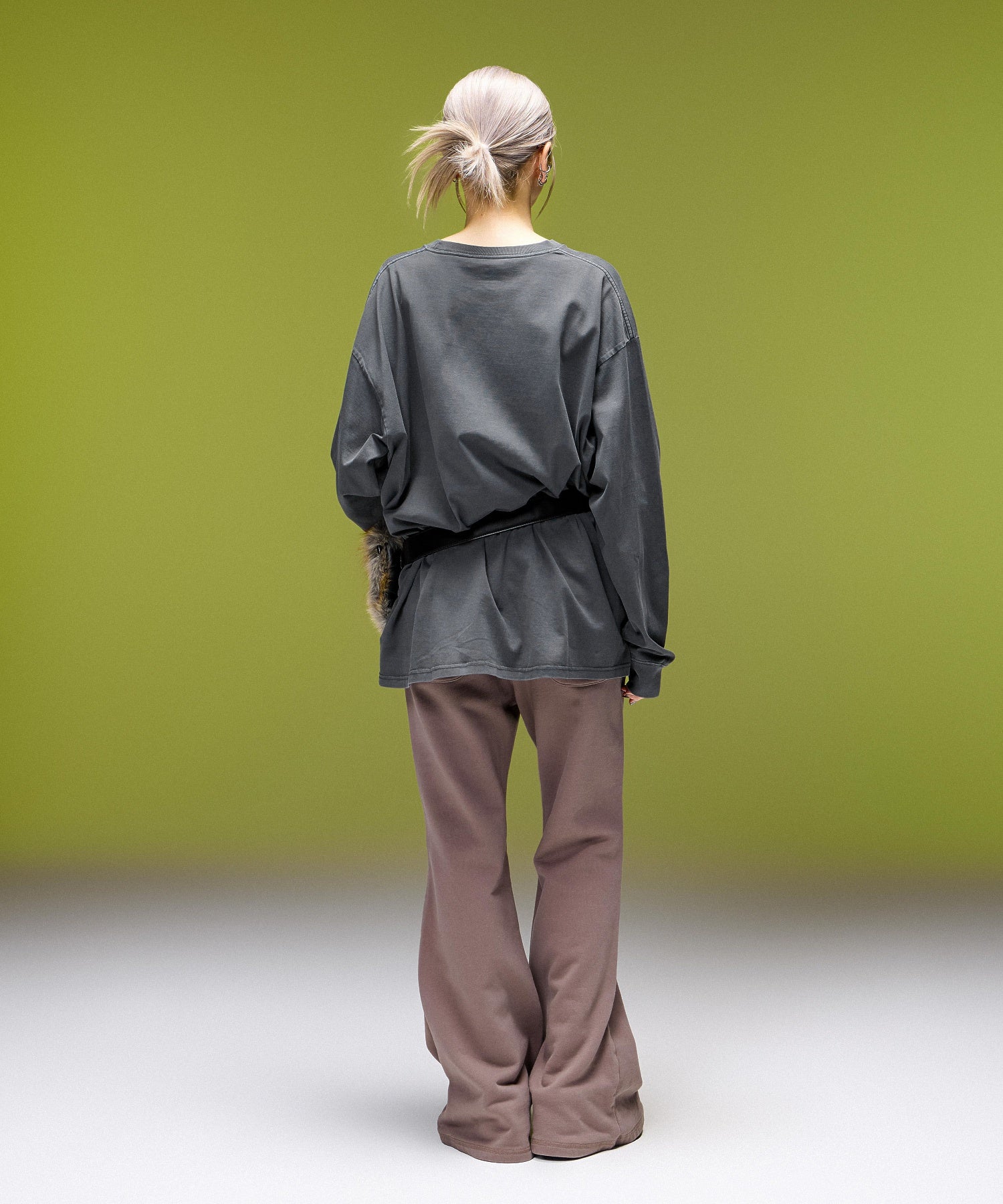 FACE LABEL FLARE SWEATPANTS