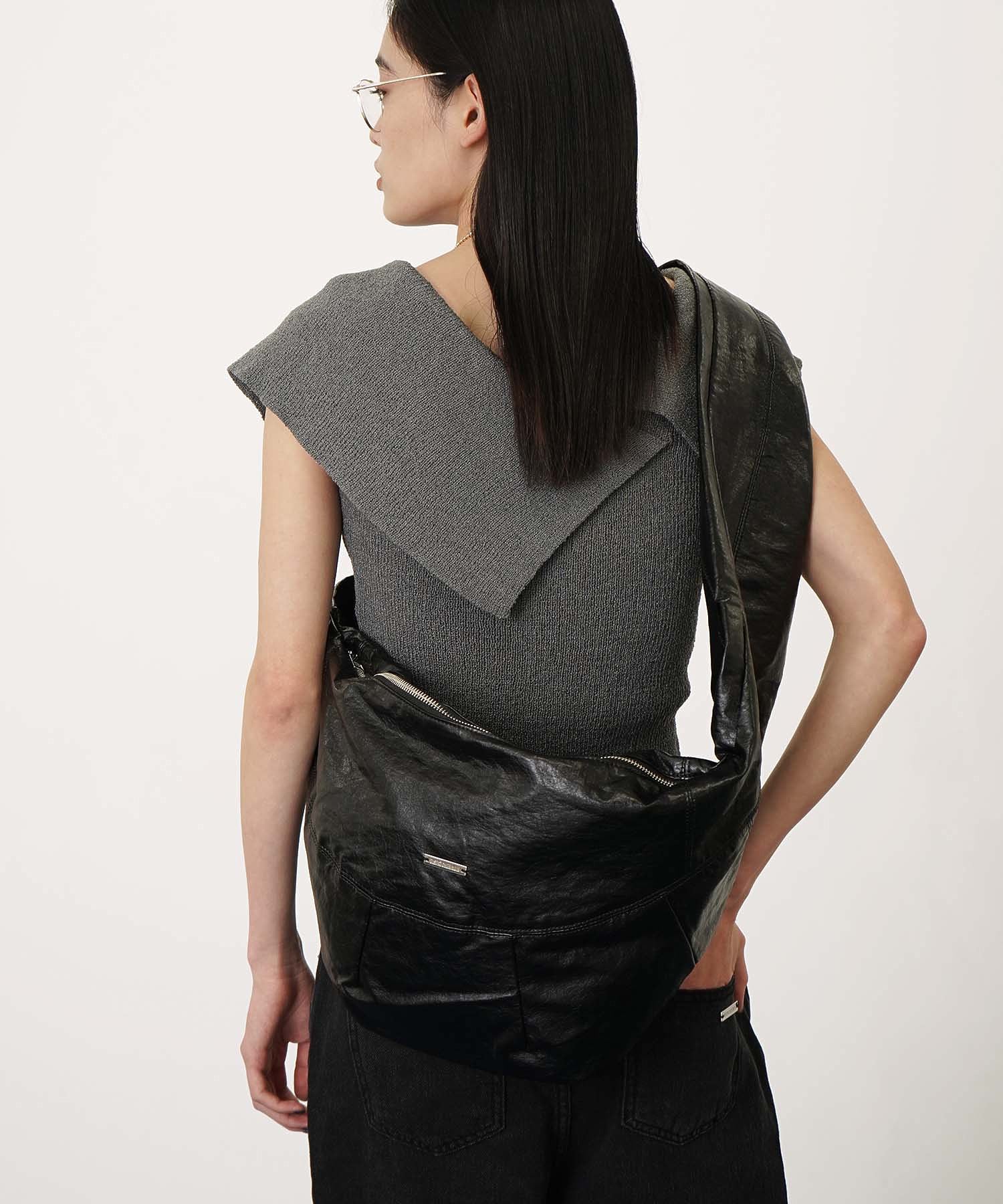 フェイクレザーボリュームショルダーバッグ