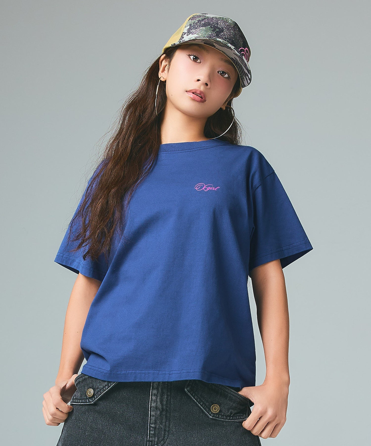 CURSIVE SCRIPT LOGO AND FACE S/S TEE