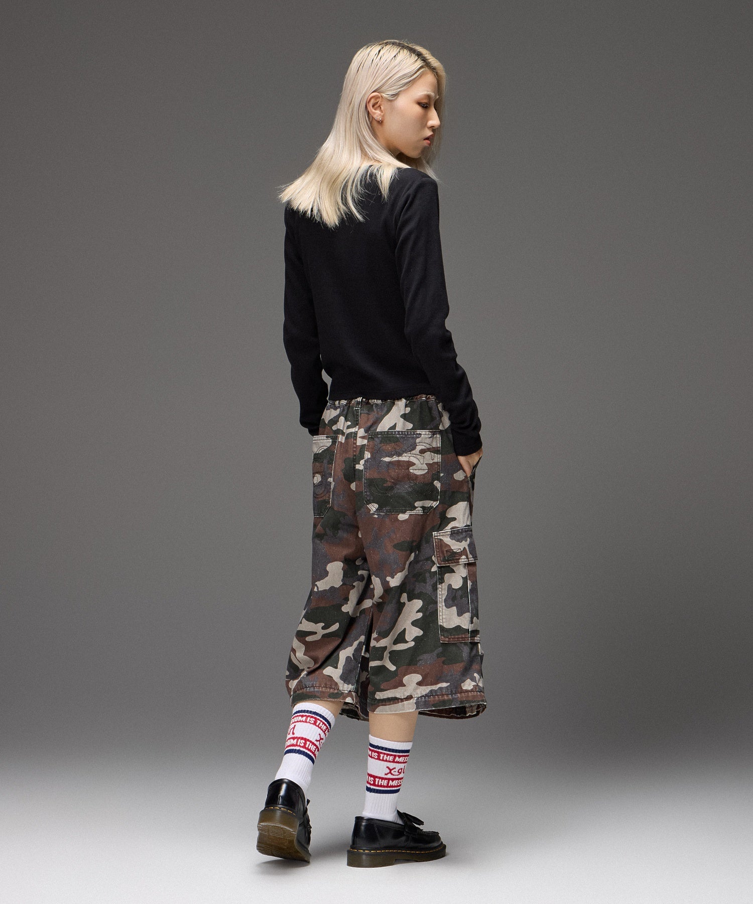 RHINESTONE CAMO LOGO L/S COMPACT TOP