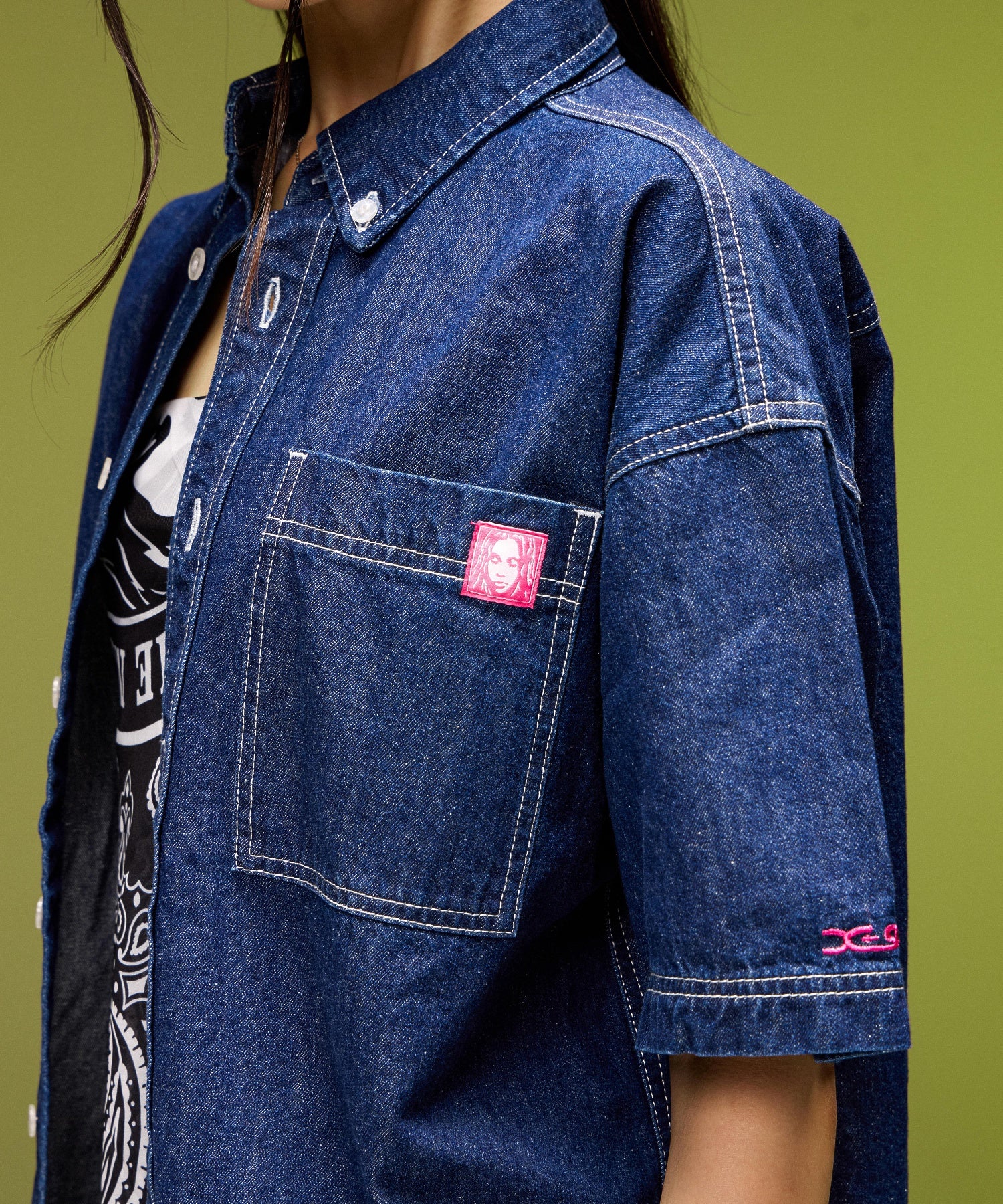 FACE LABEL BUTTON DOWN DENIM S/S SHIRT