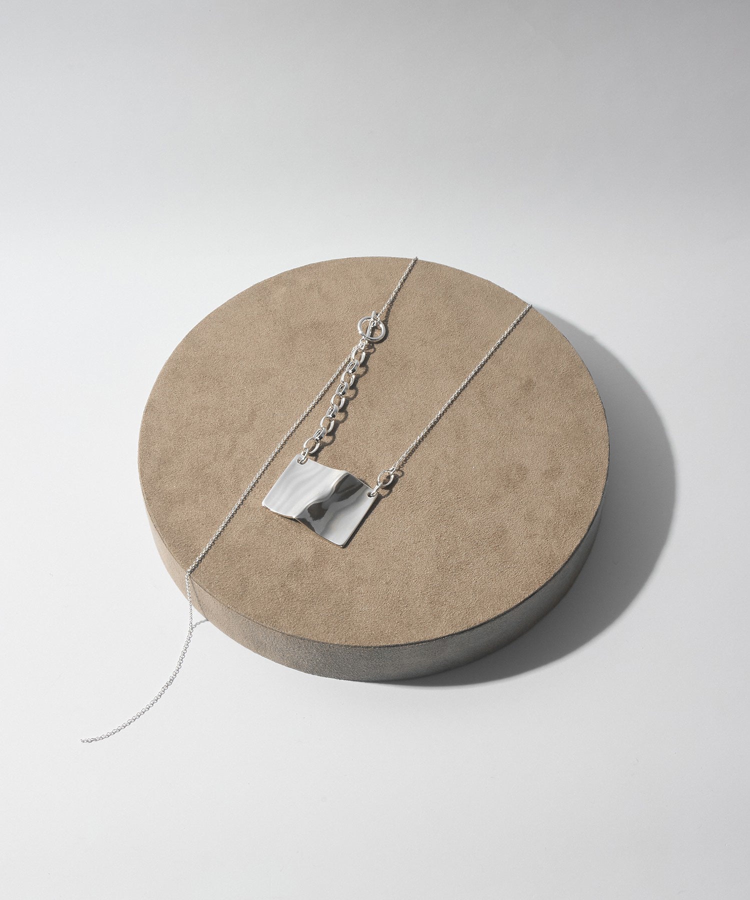 loni/GROUND PLATE NECKLACE