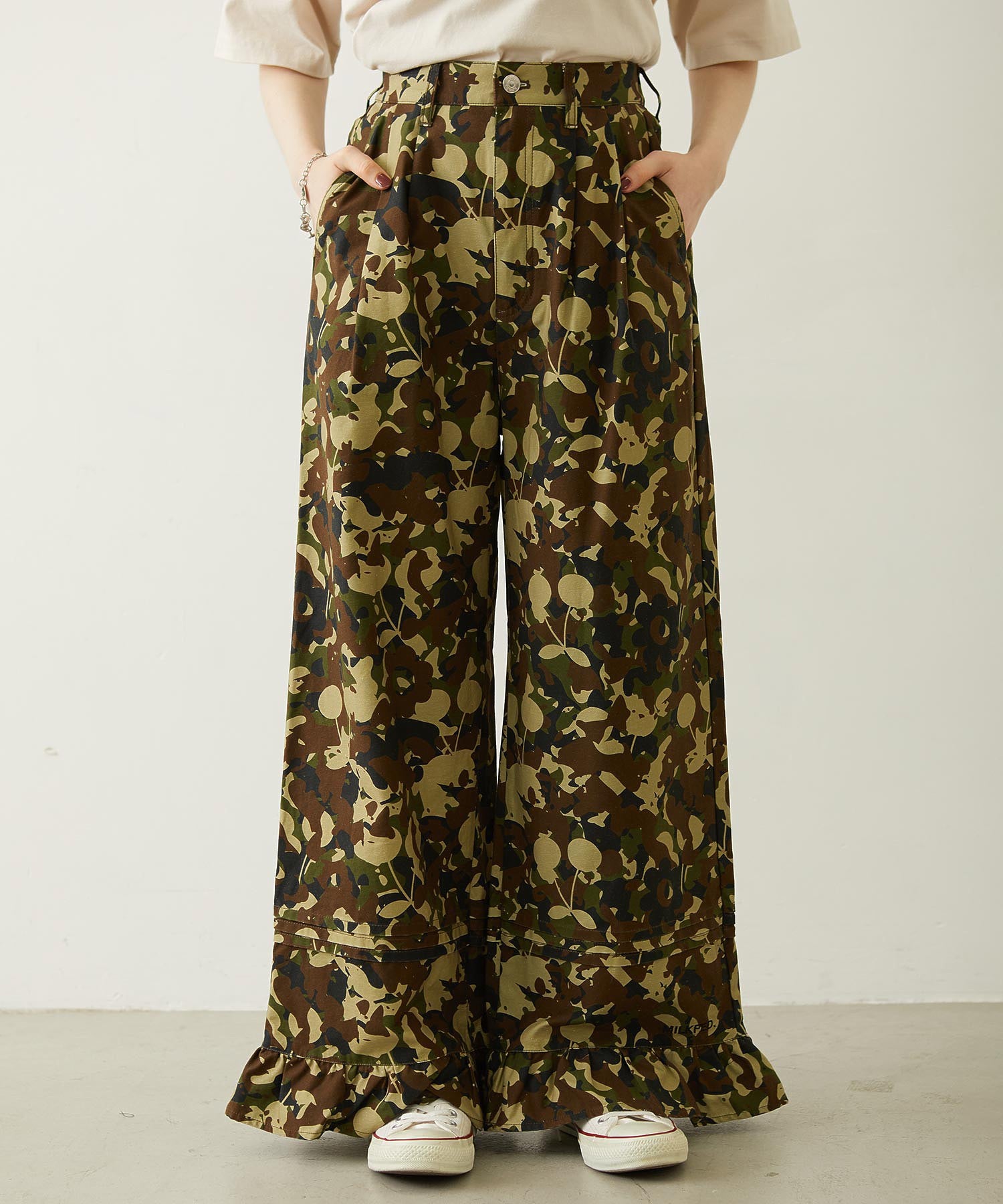 FRILL HEM CAMO PANTS