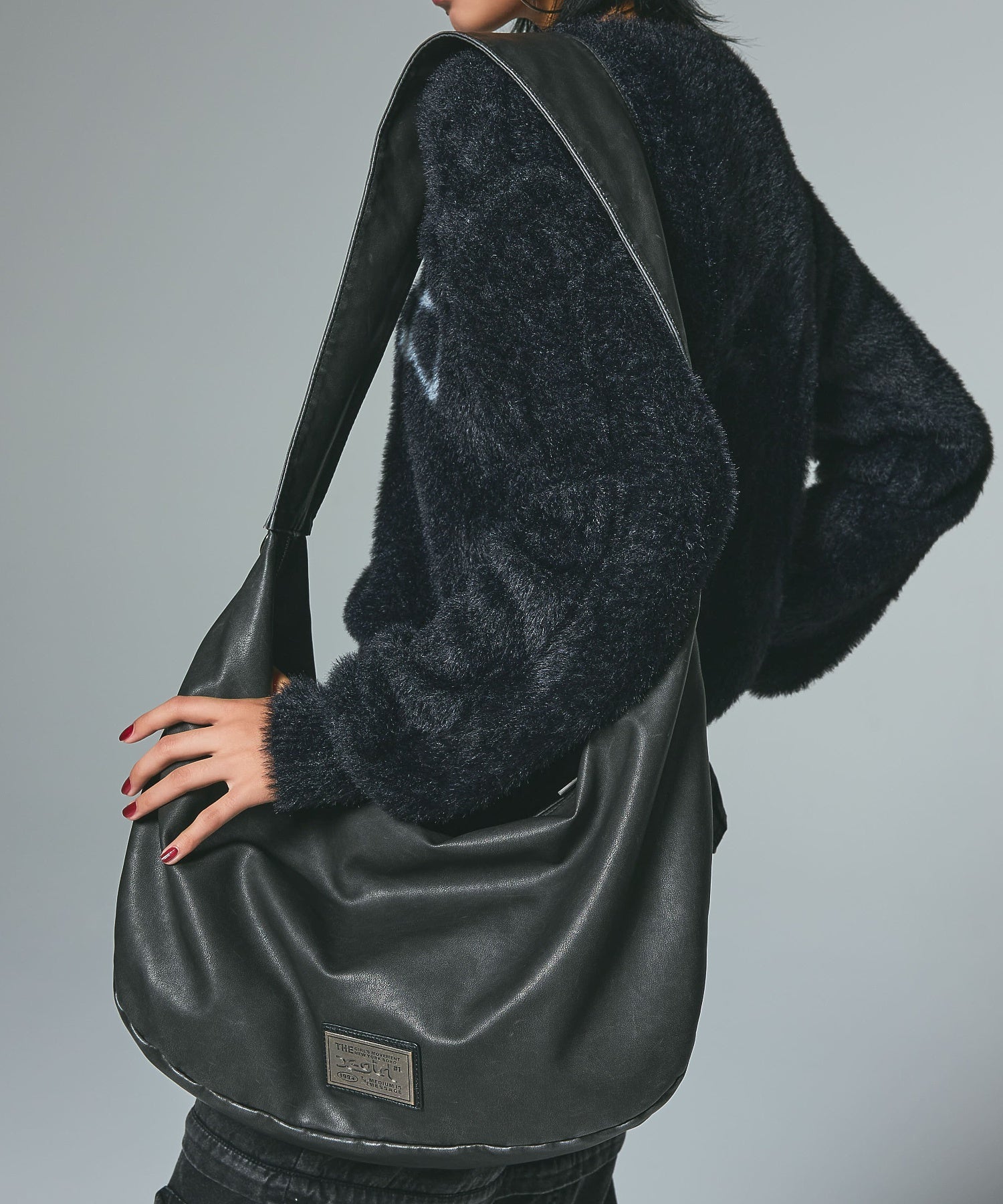 METAL PLATE LABEL SHOULDER BAG