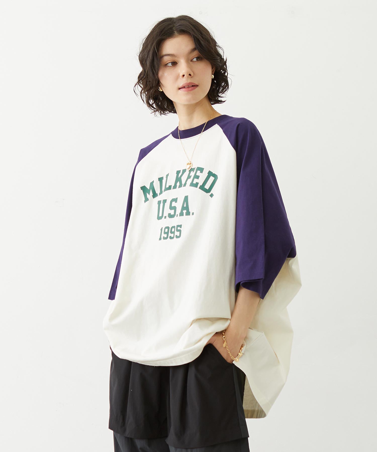 COLLEGE LOGO BIG S/S TOP