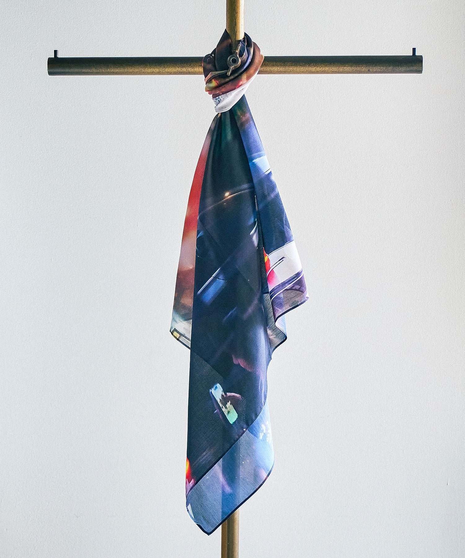 LY/POSTCARD SCARF