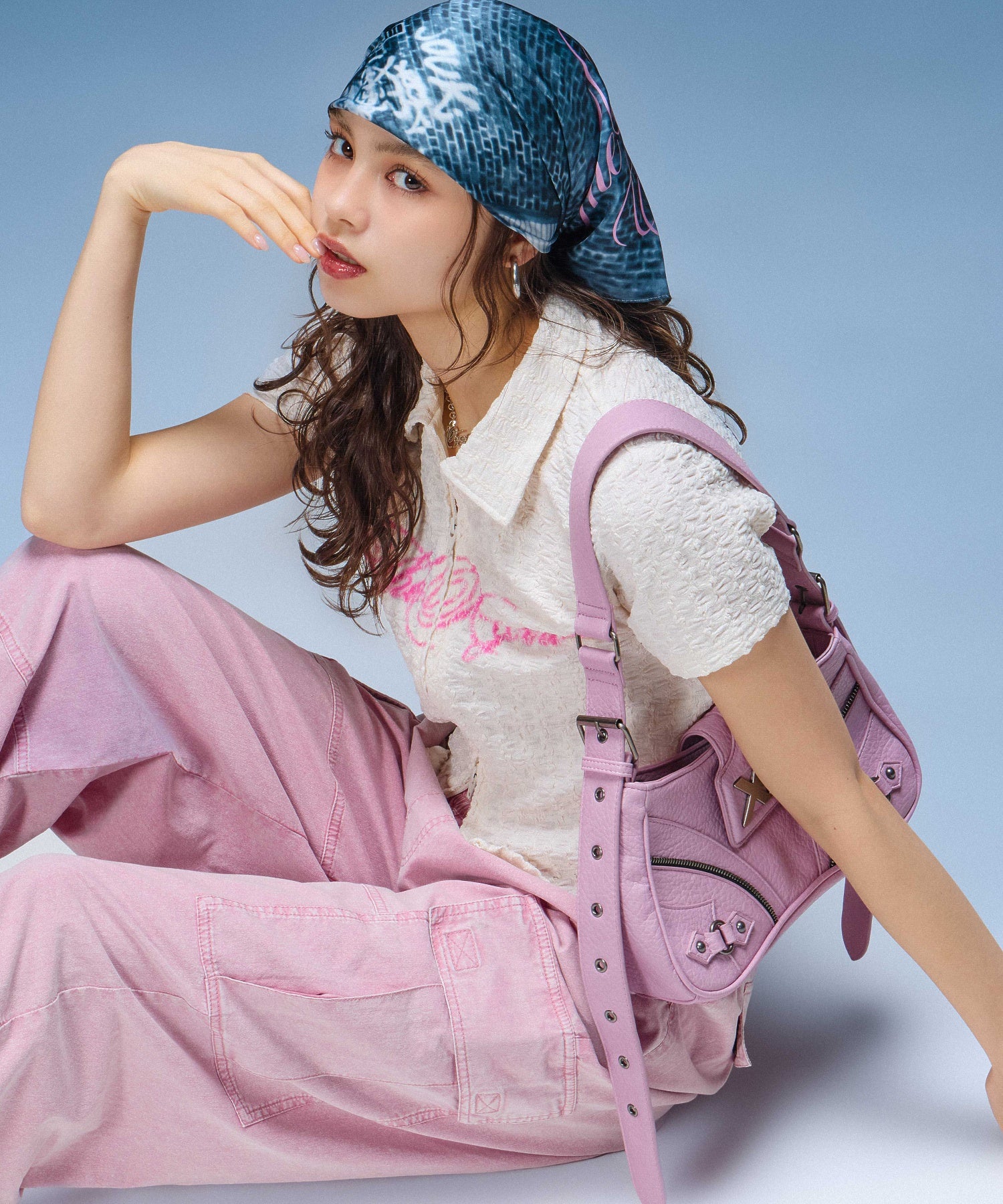 SCRIPT LOGO SHIRRED S/S ZIP UP TOP