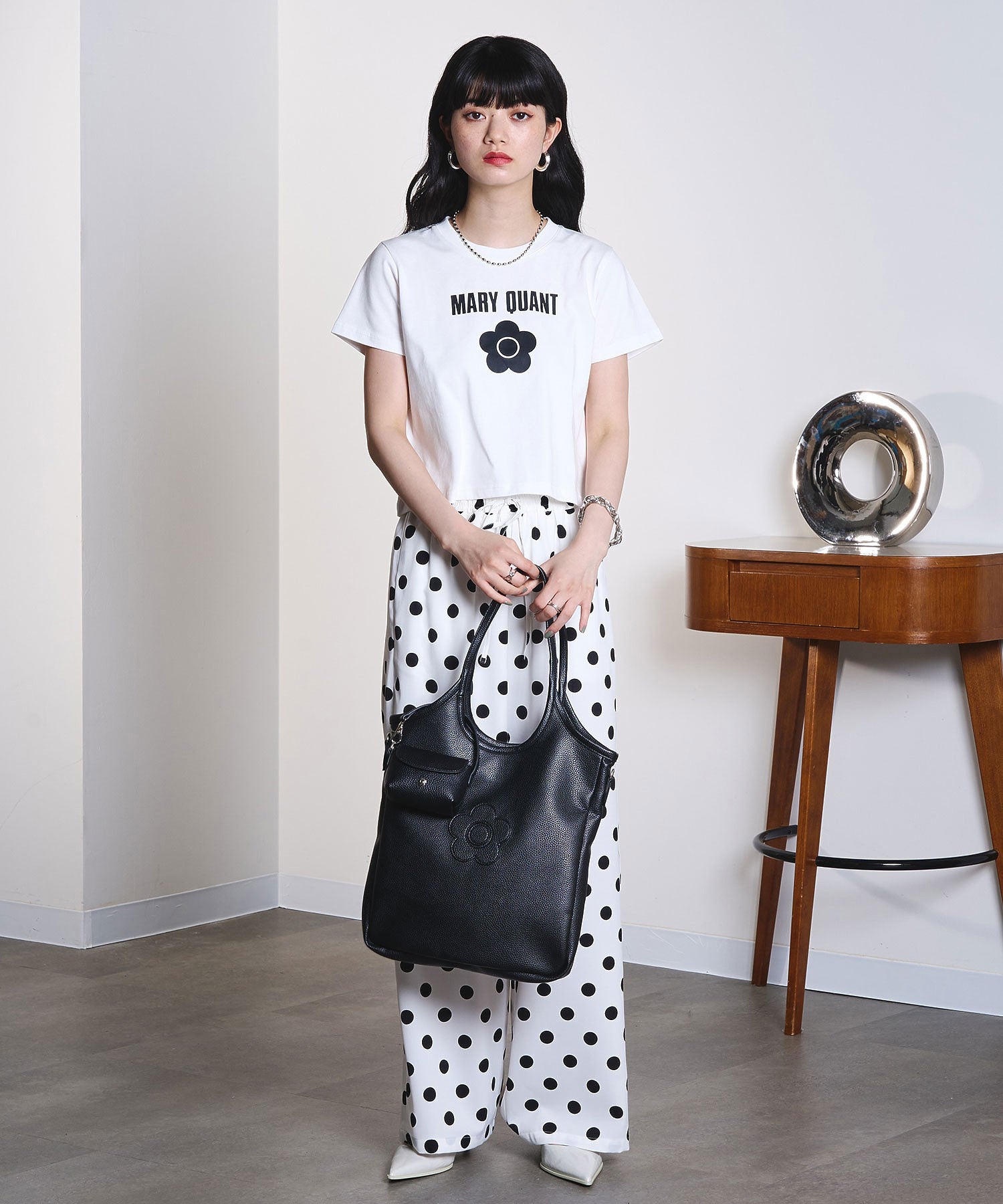 MARY QUANT/DAISY ROUND HANDLE TOTE