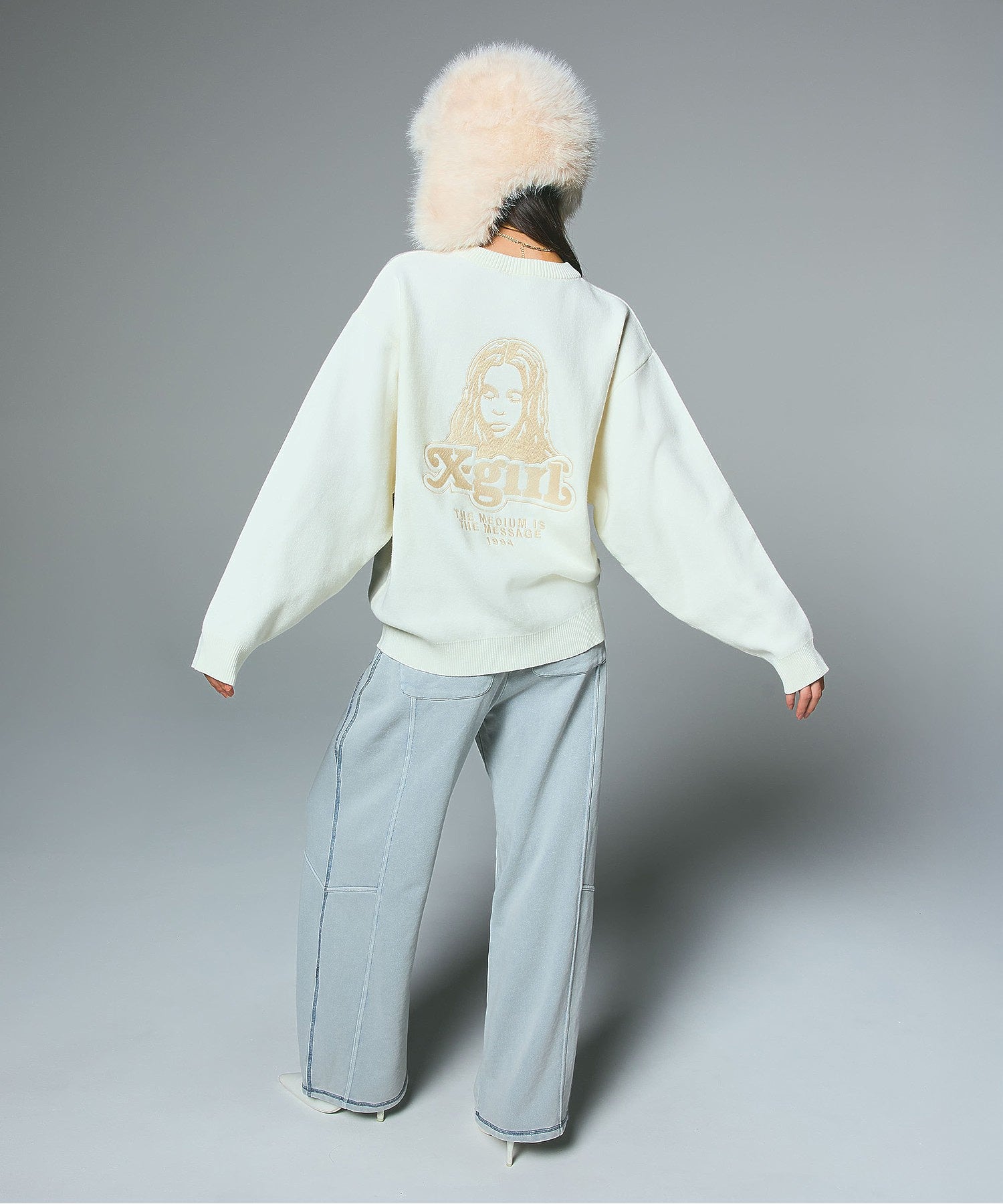 FACE EMBROIDERY KNIT TOP