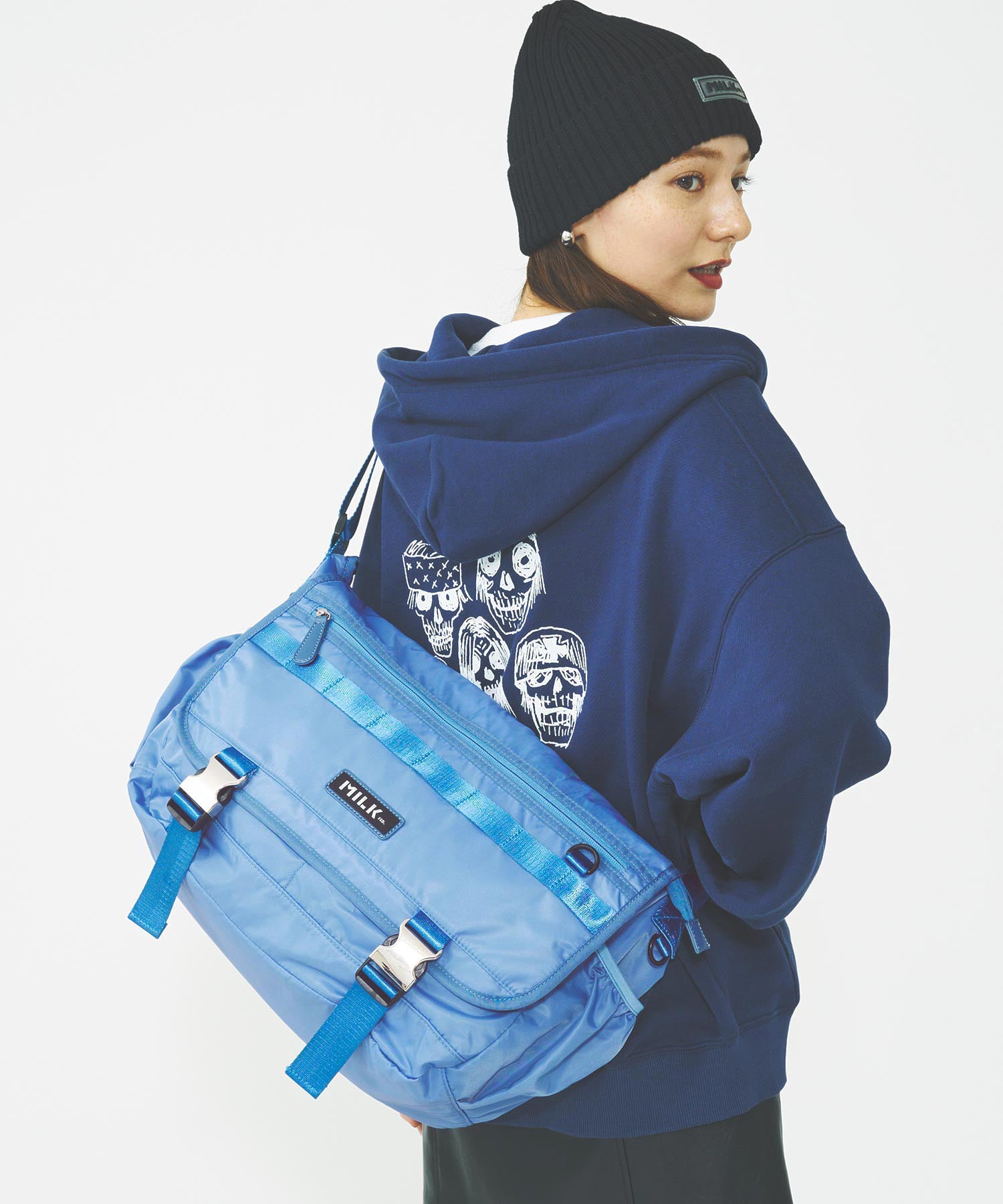 LOGO PLATE MESSENGER BAG MILKFED.