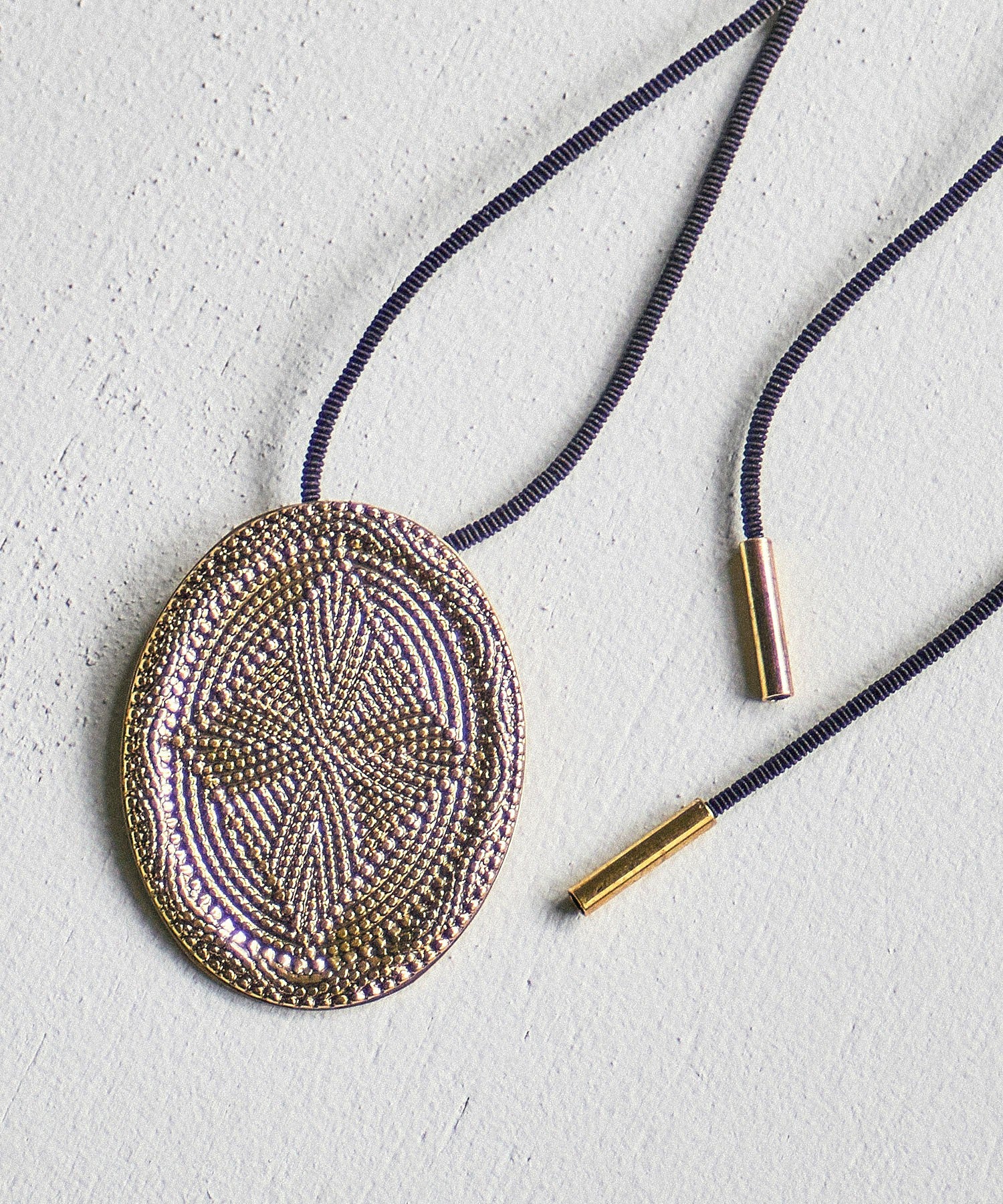 ADER.bijoux/VINTAGE METAL OVAL PENDANT