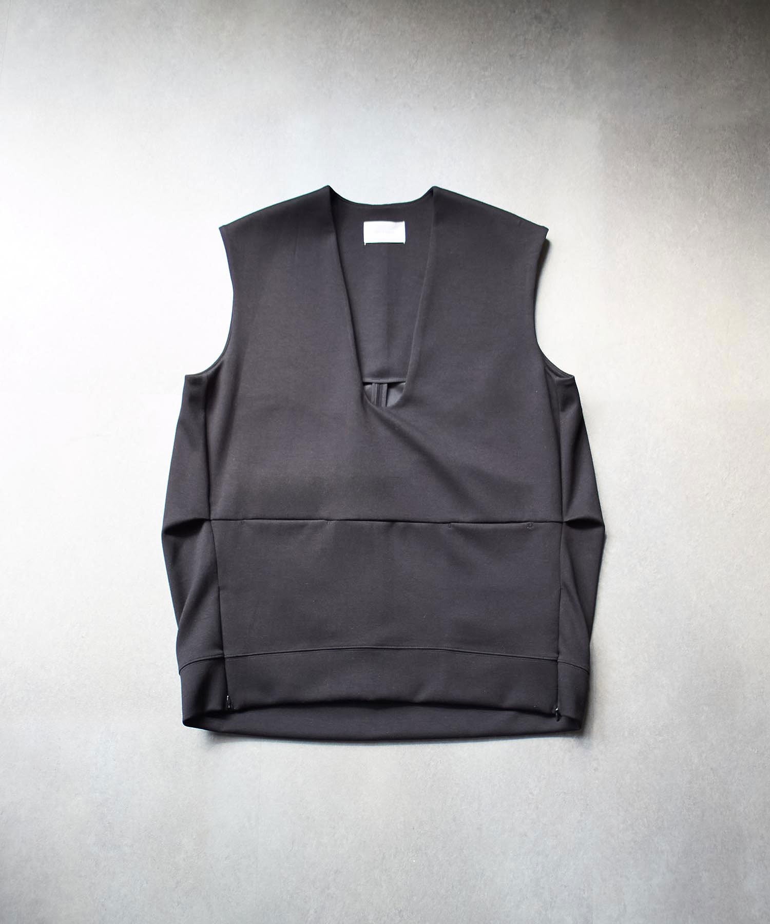 CHIGNON/ARDBOARD VNECK VEST