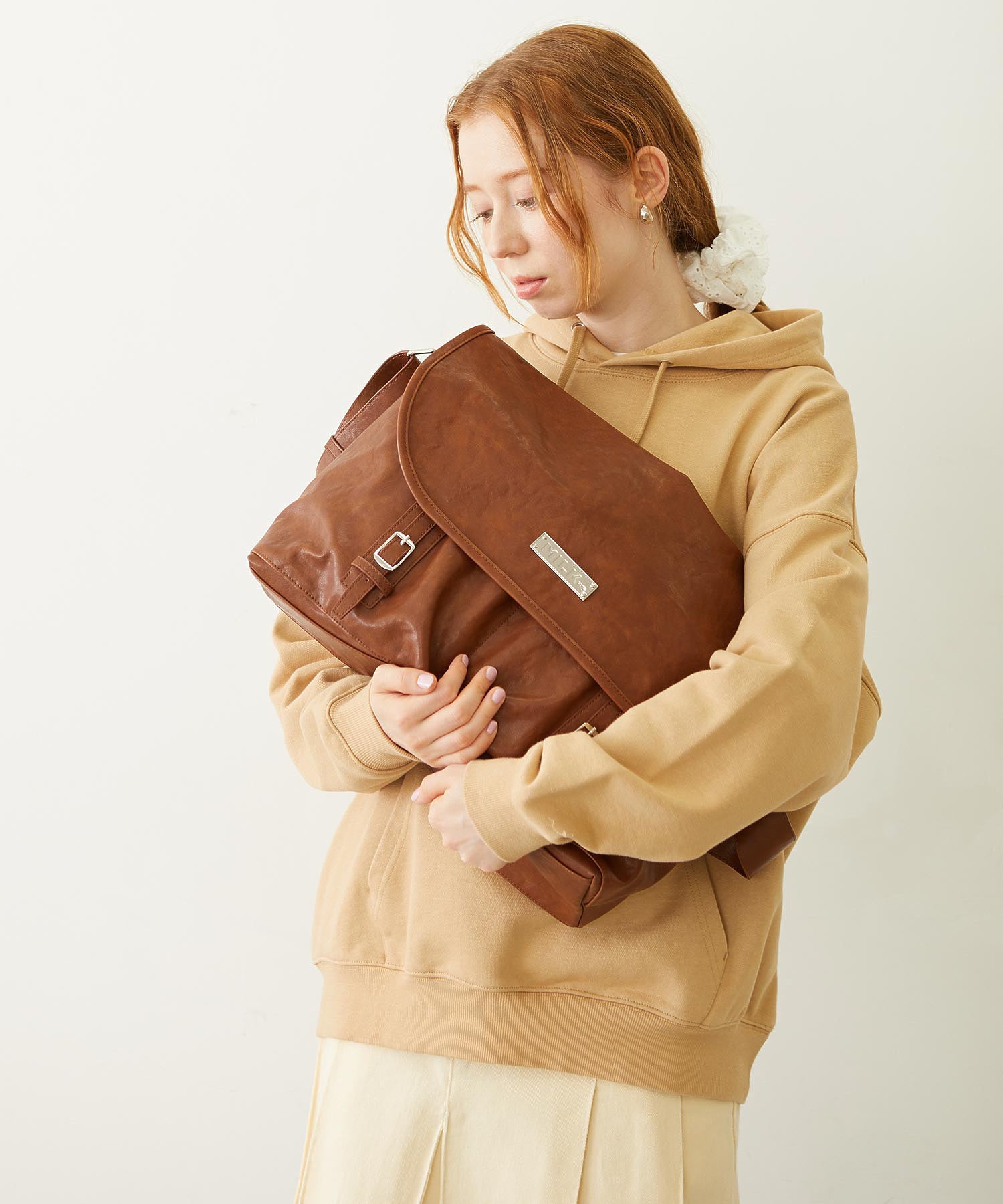 BAR LOGO MESSENGER BAG