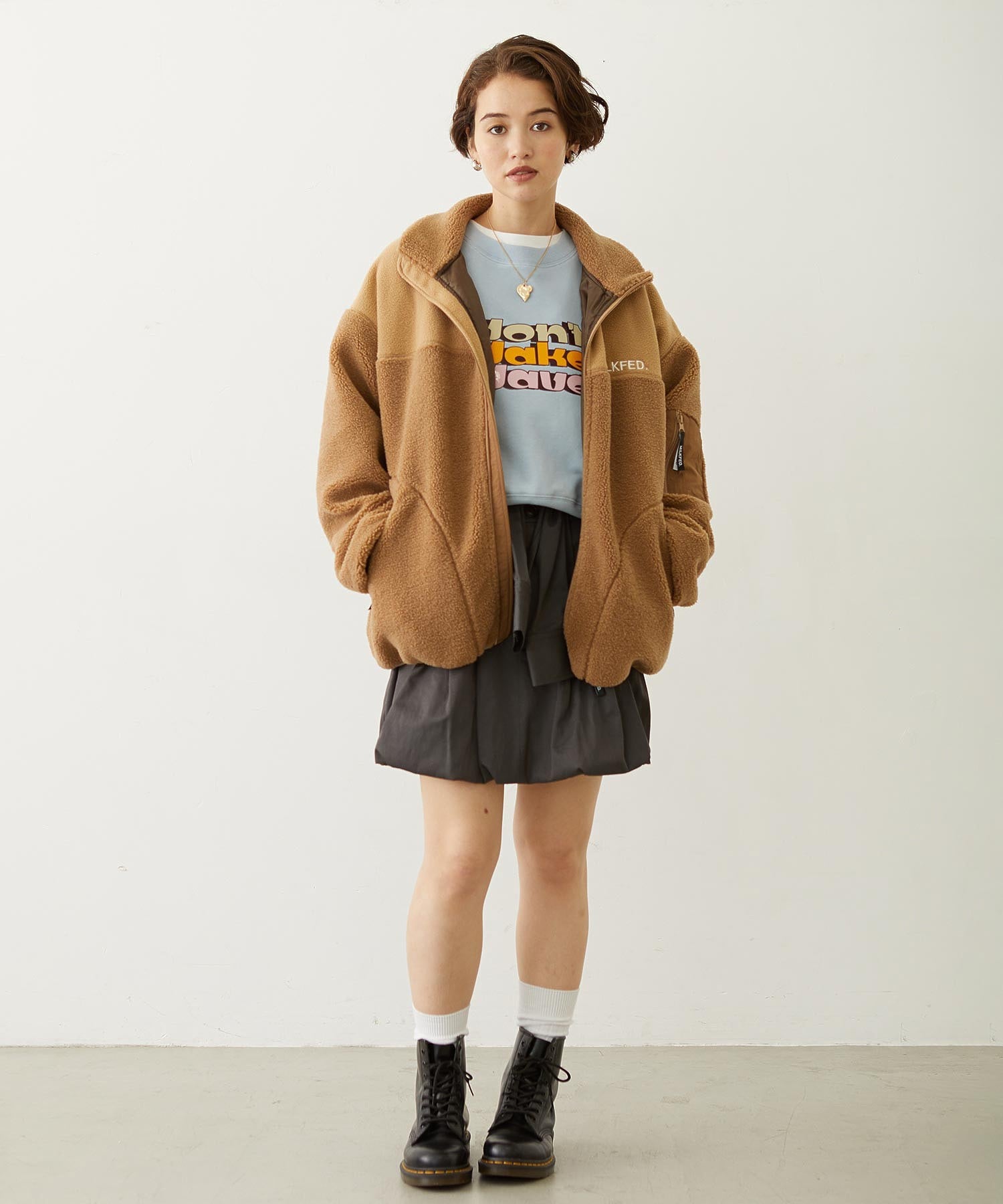 THREE-TIERED LOGO CLEAR PRINT SHORT CREW SWEAT
