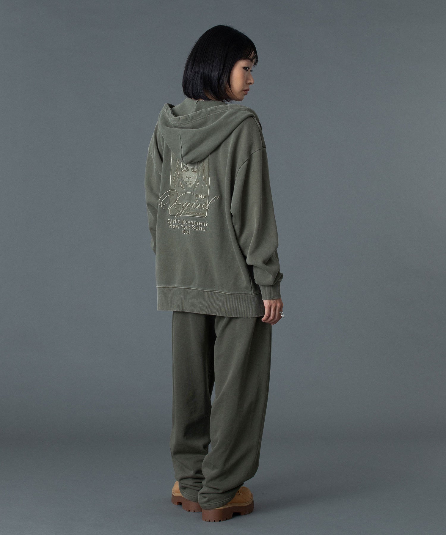 PIGMENT DYED FACE AND LOGO SQUARE PATCH SWEATPANTS