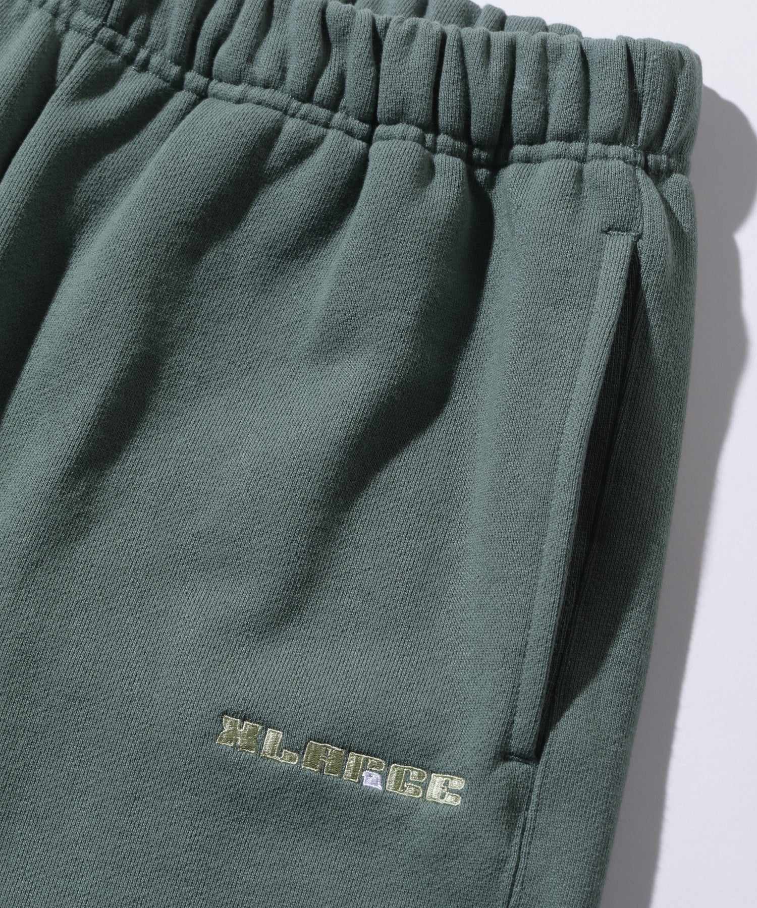 XLARGE×RUSSELL ATHLETIC SWEAT PANTS