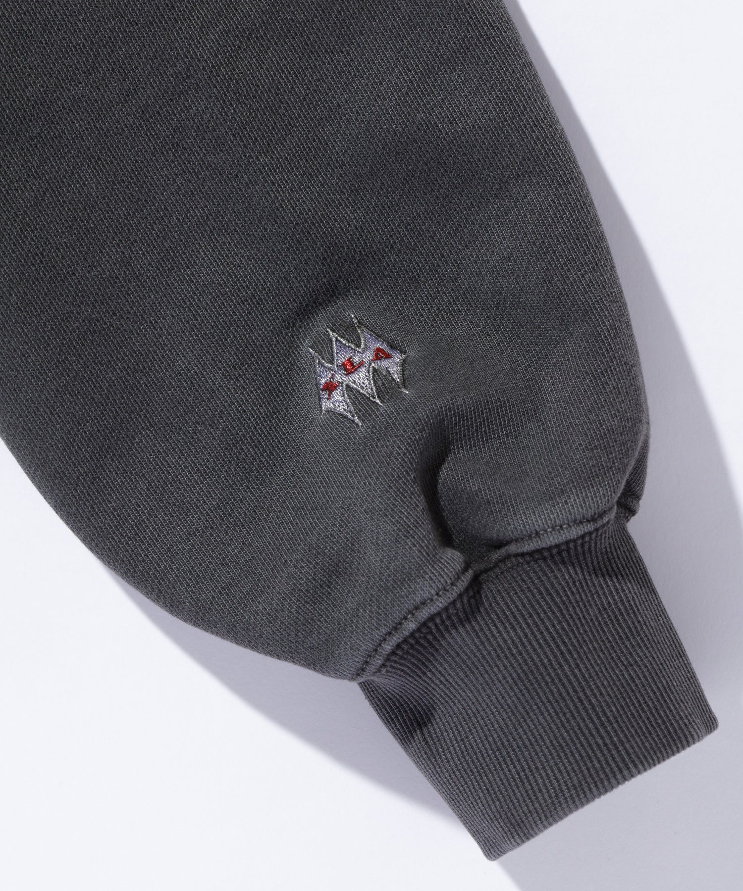 XLARGE×AFTERMATH CREWNECK SWEATSHIRT