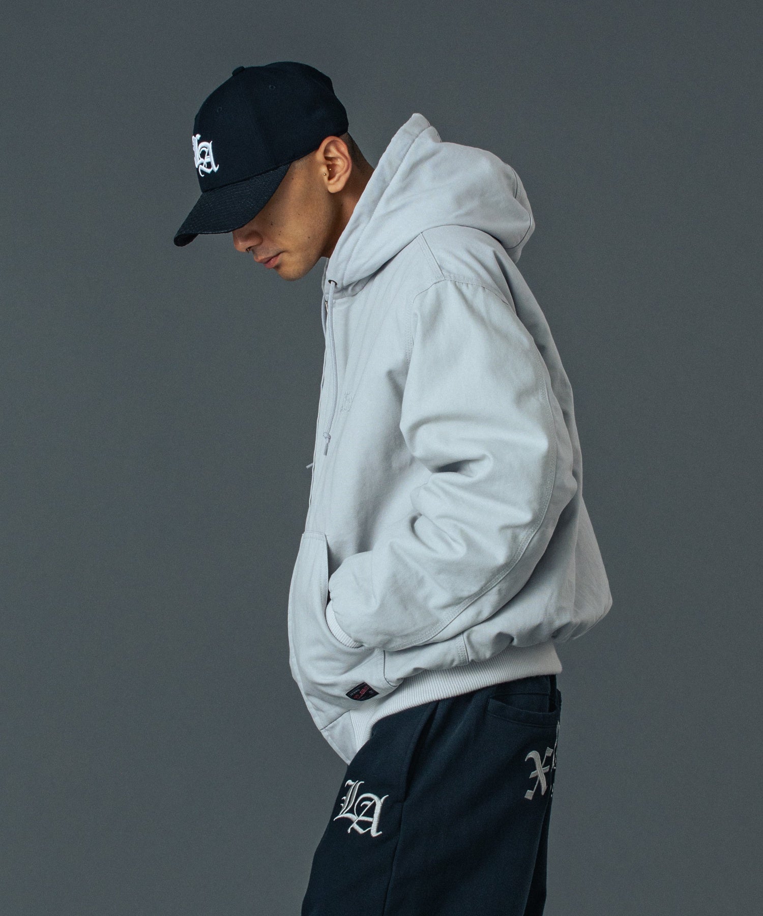 PATCHED OLD ENGLISH HOODED WORK JACKET – calif（カリフ）公式サイト