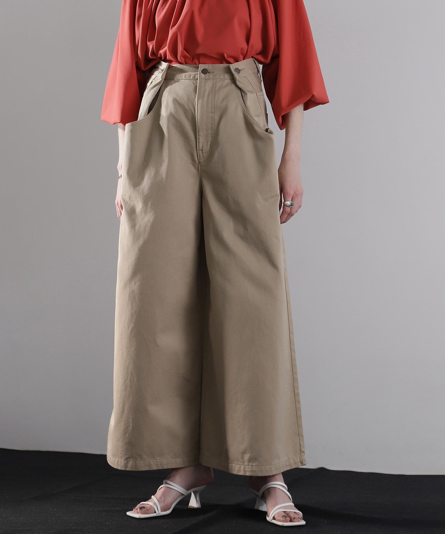 サスペンダータックワイドパンツ