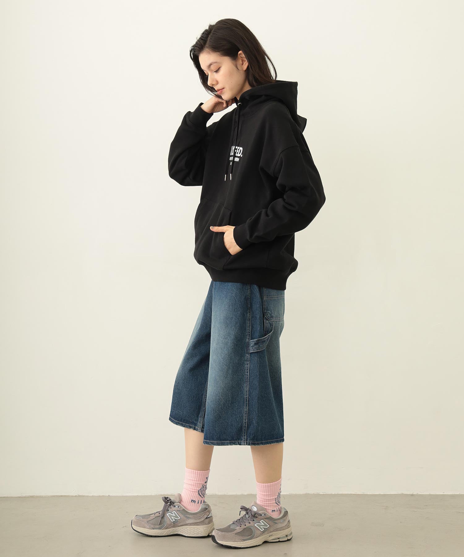 STENCIL LOGO WIDE SWEAT HOODIE