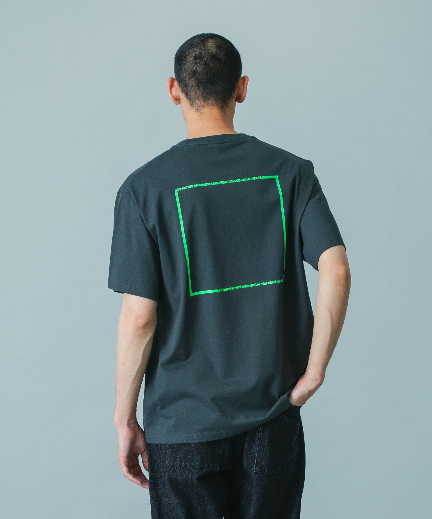 OUTLINE SQUARE S/S TEE