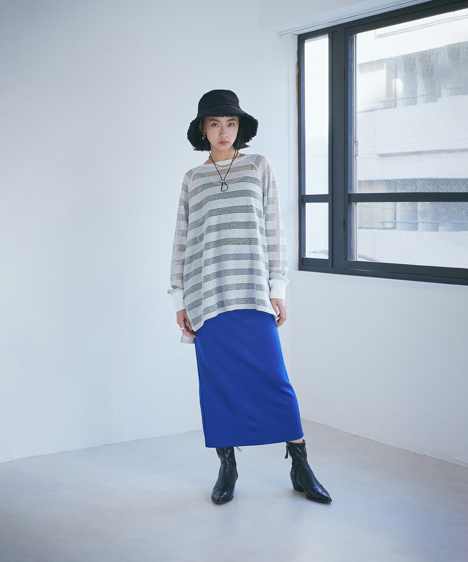 カットタイトスカート