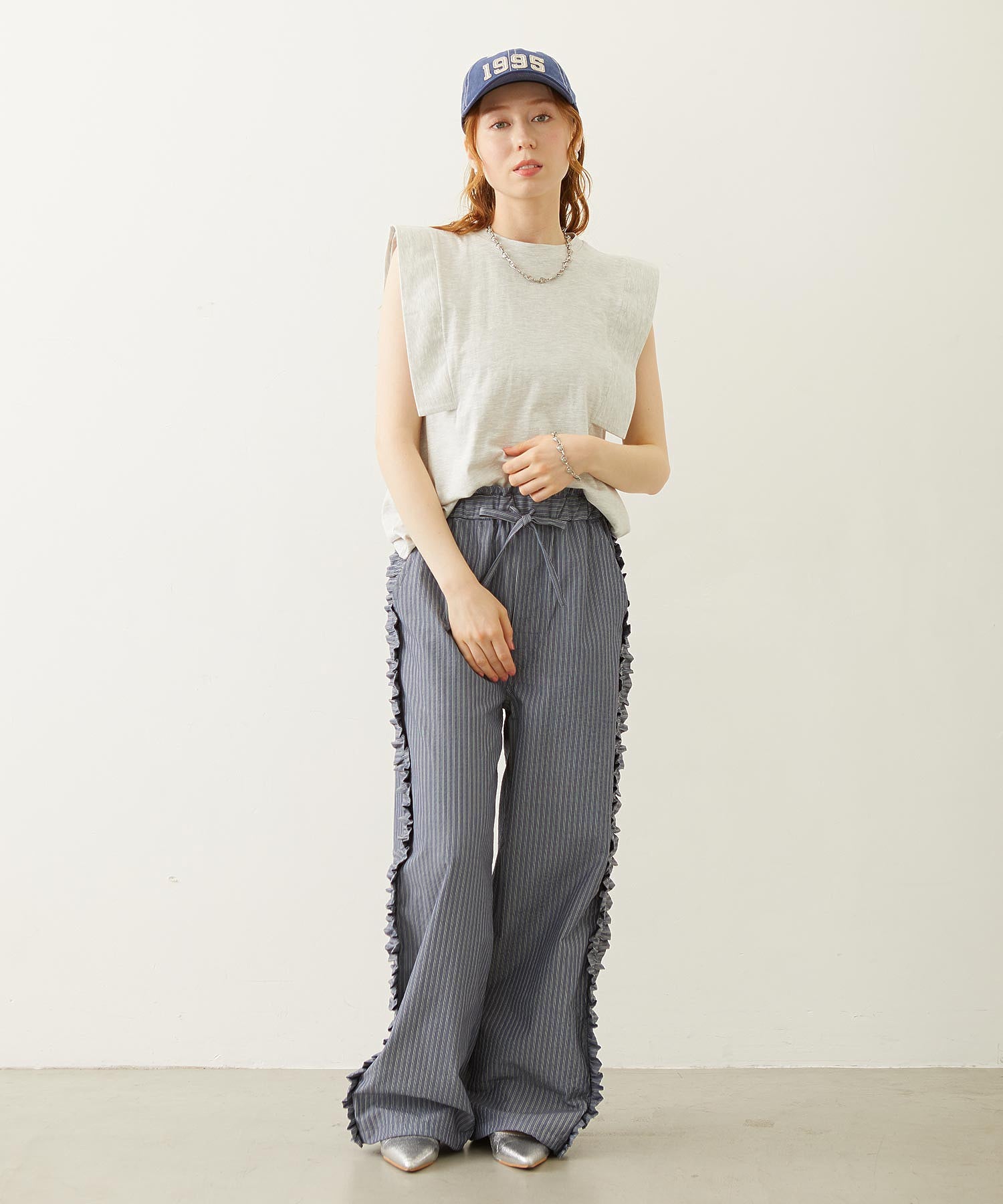 BOXY SLEEVELESS TOP