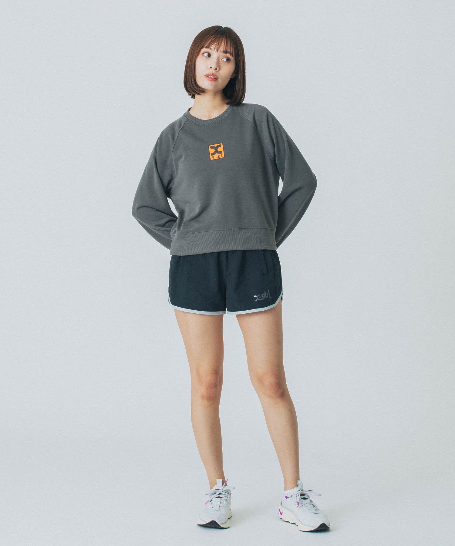 SHORT CREWNECK SWEATSHIRT