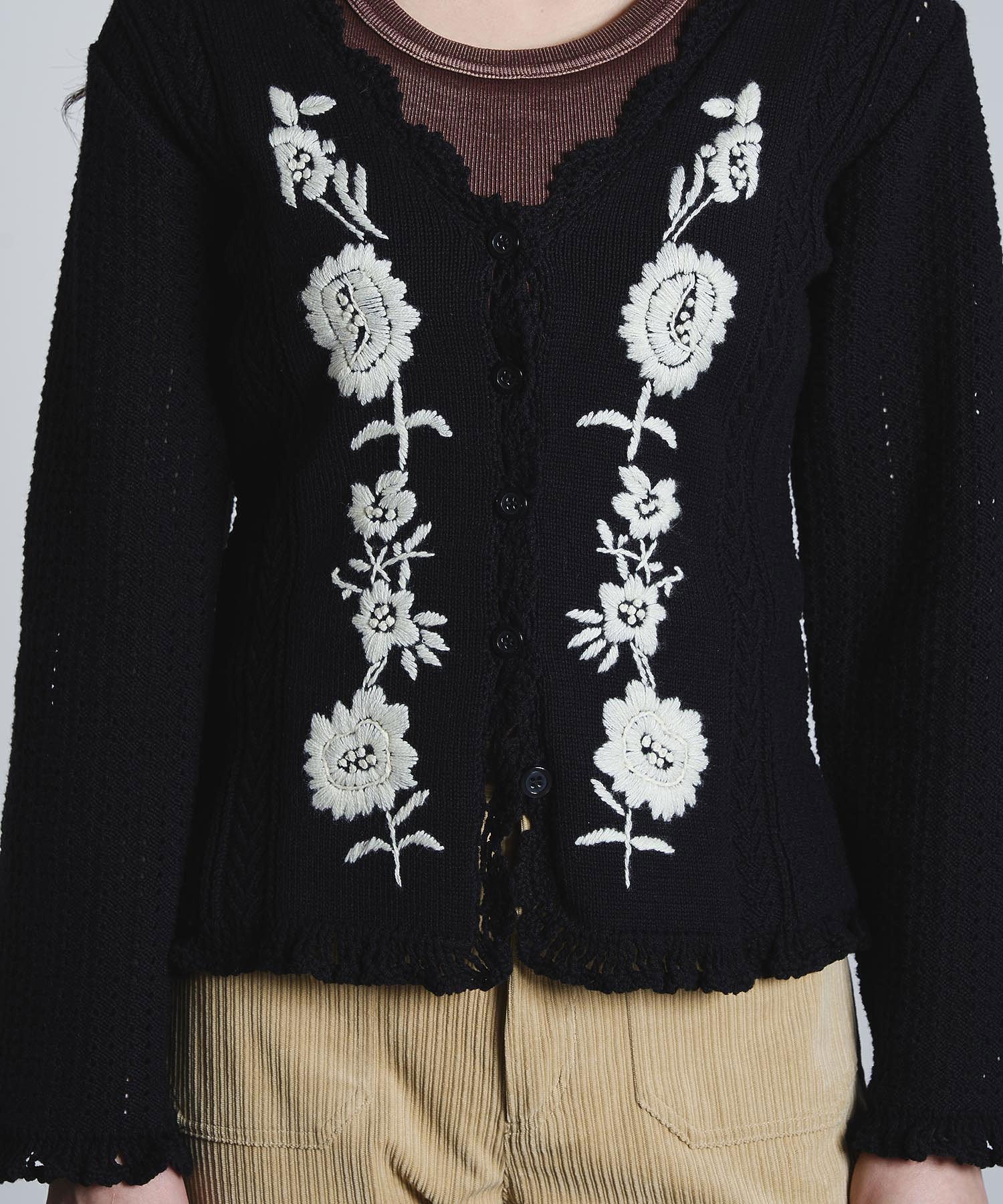 mag.by c/FLOWER EMBROIDERY KNIT CARDIGAN