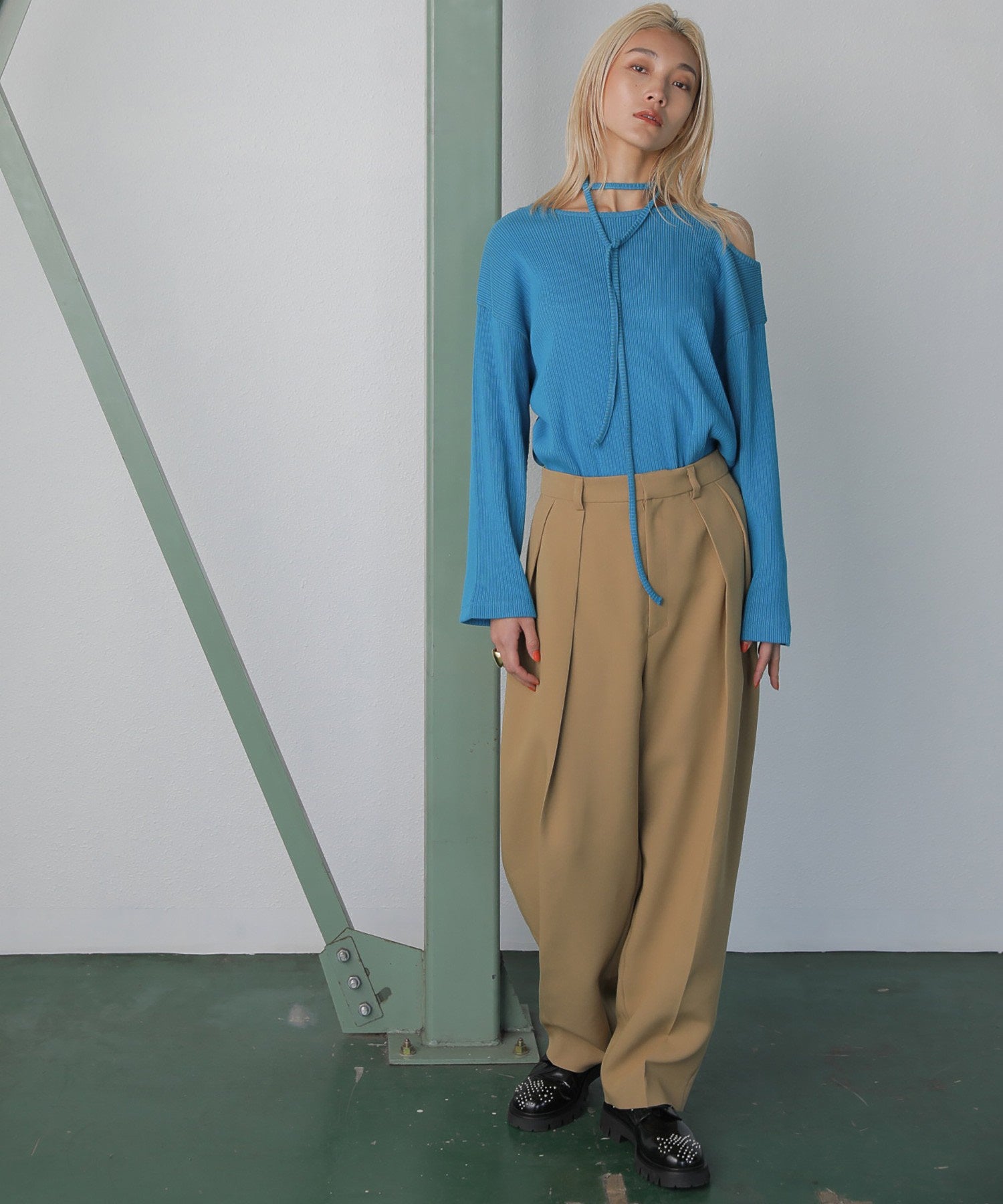 ツータックパンツ