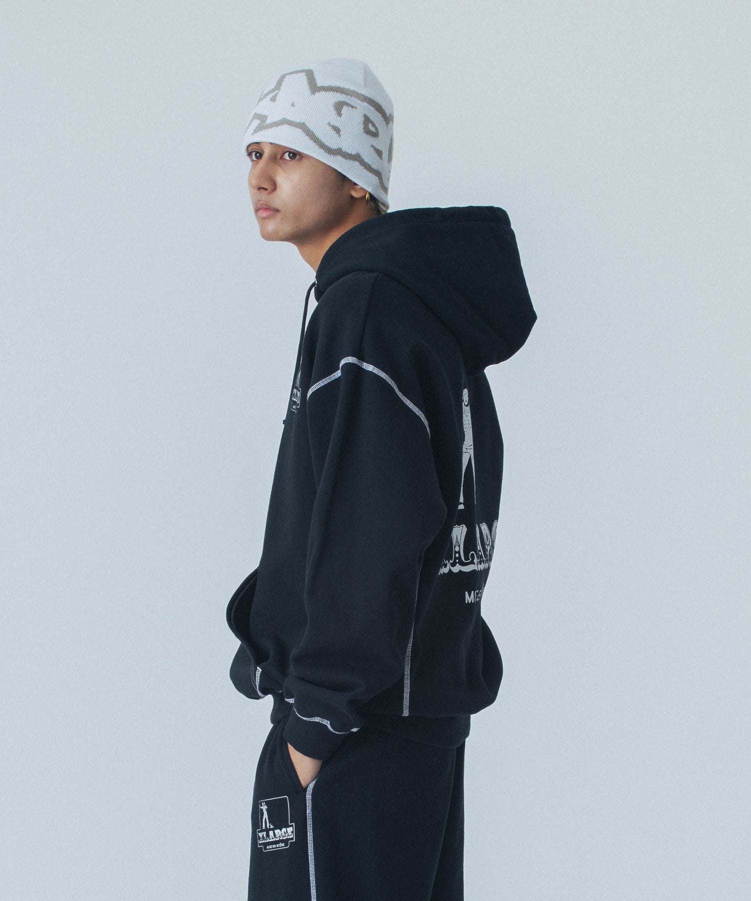 CONTRAST STITCH PULLOVER HOODED SWEATSHIRT