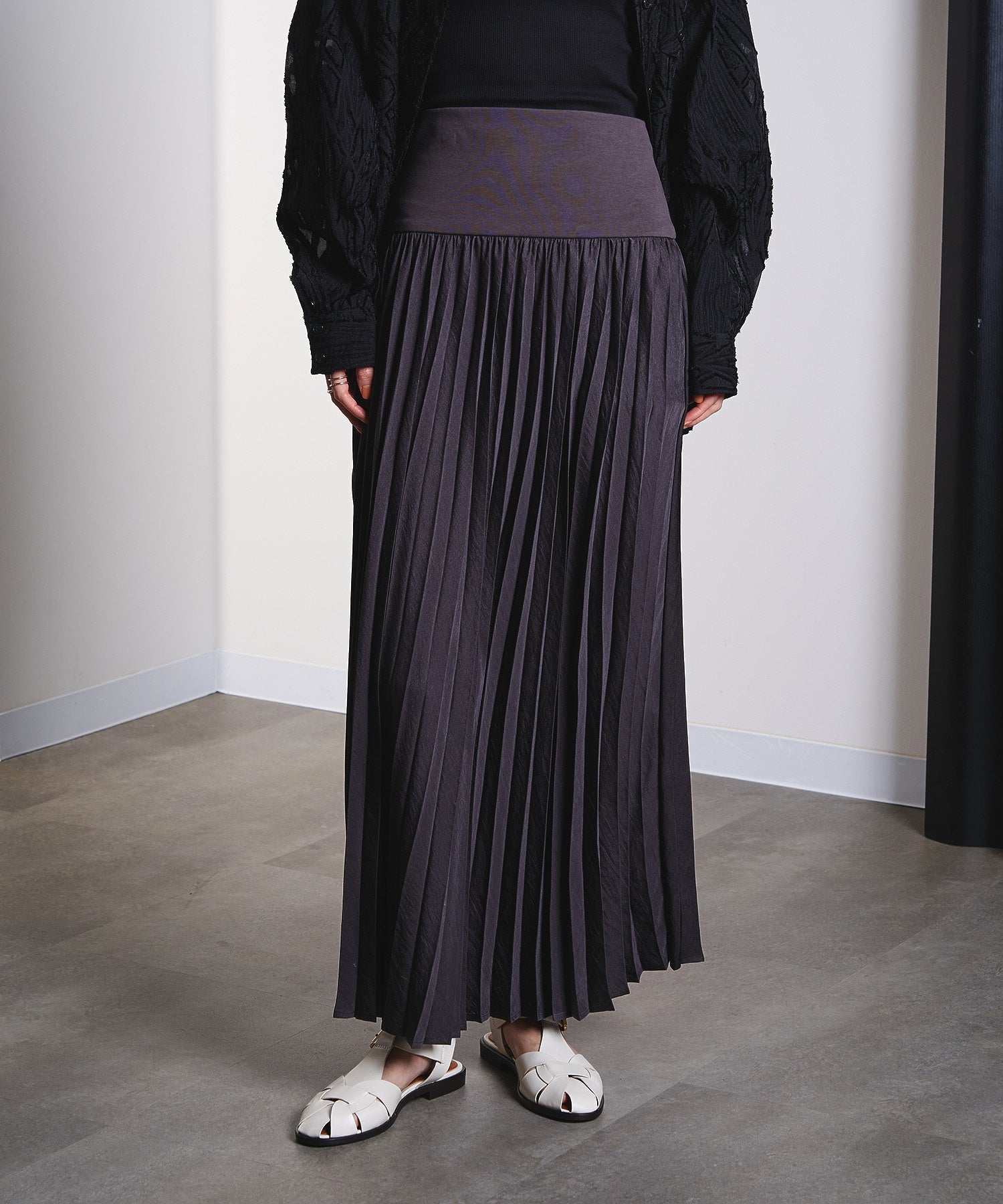 GENE HEAVENS/PLEATED SKIRT
