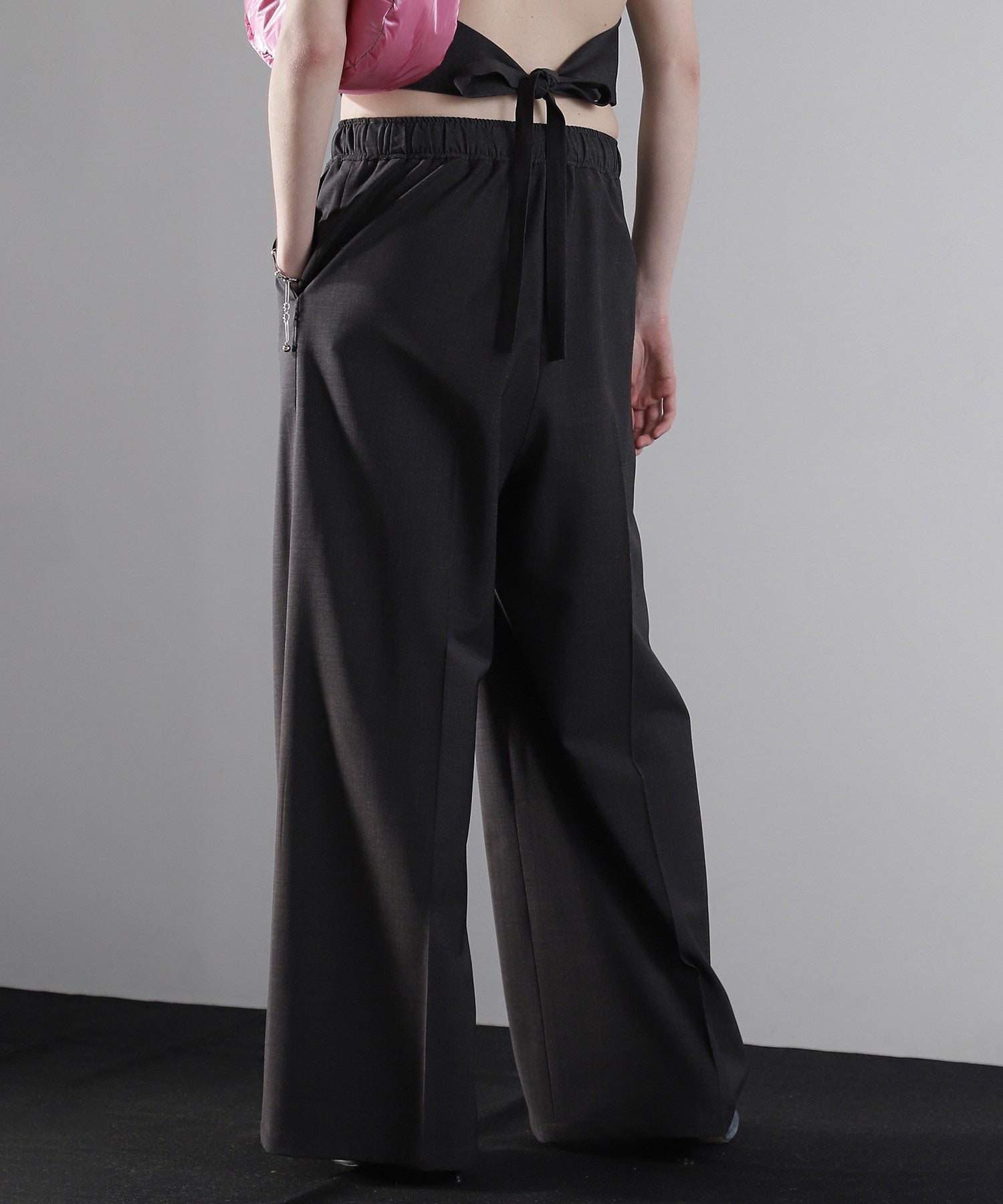 スーチングフロントスリットワンドパンツ