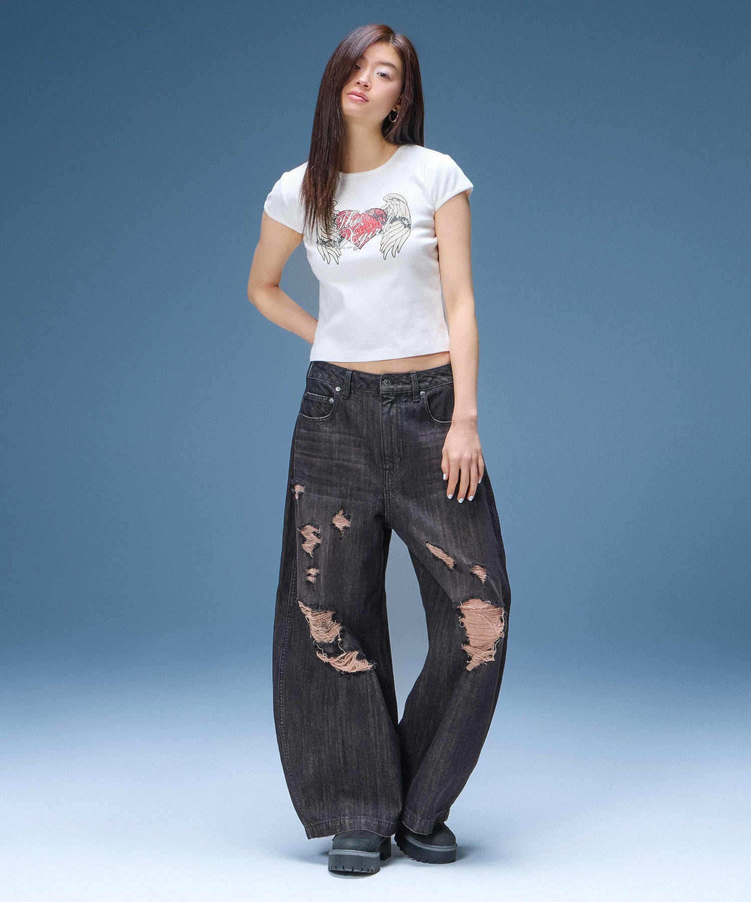 DISTRESSED BAGGY DENIM PANTS
