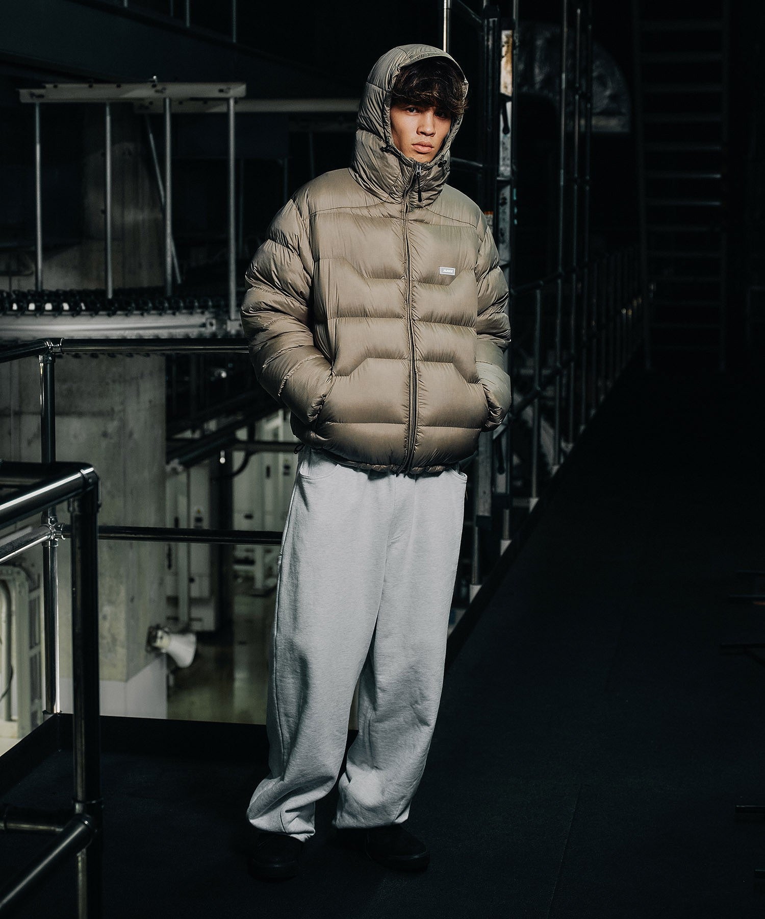 RIPSTOP HOODED DOWN JACKET