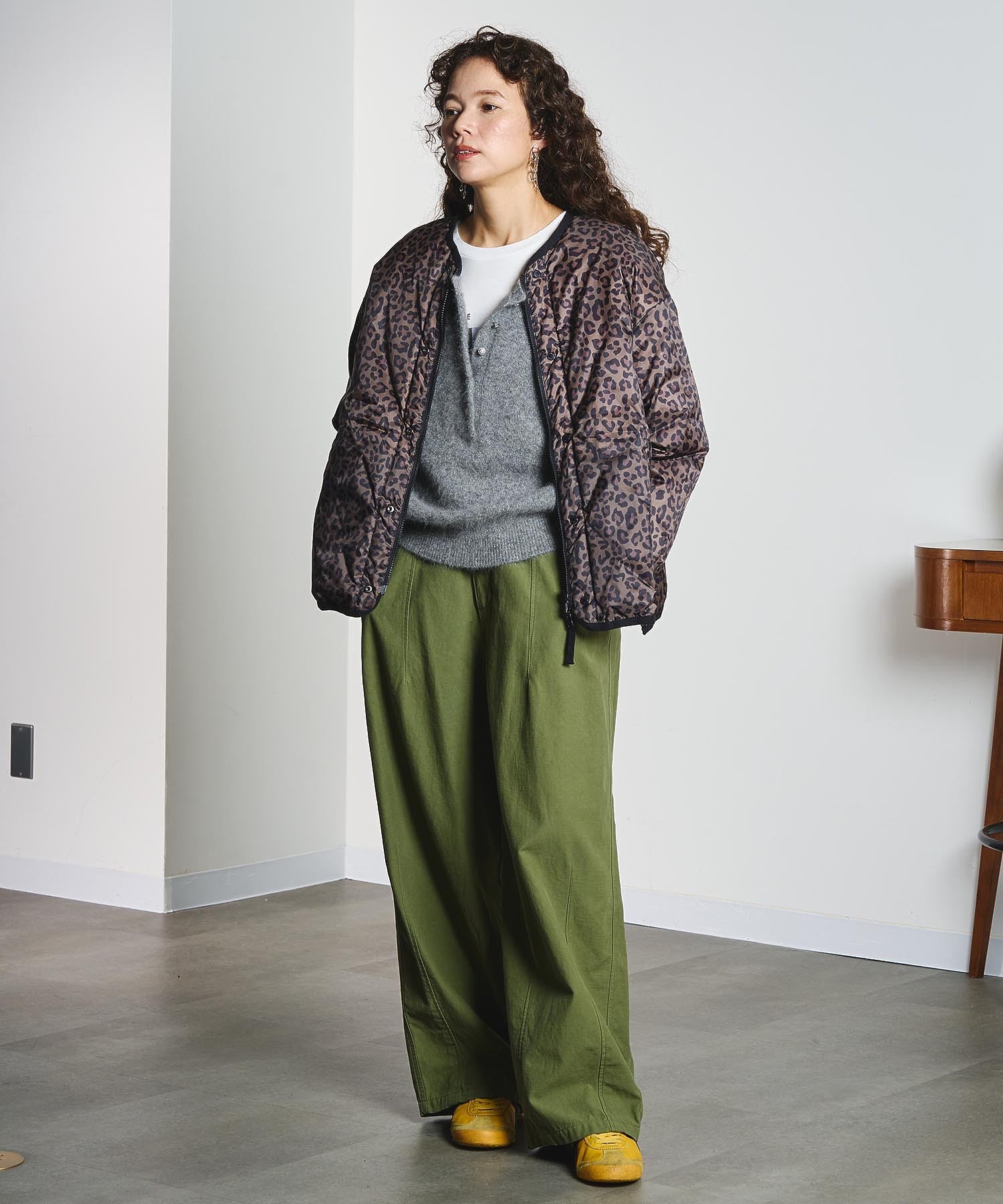 DENIM/BACK SATIN PANTS