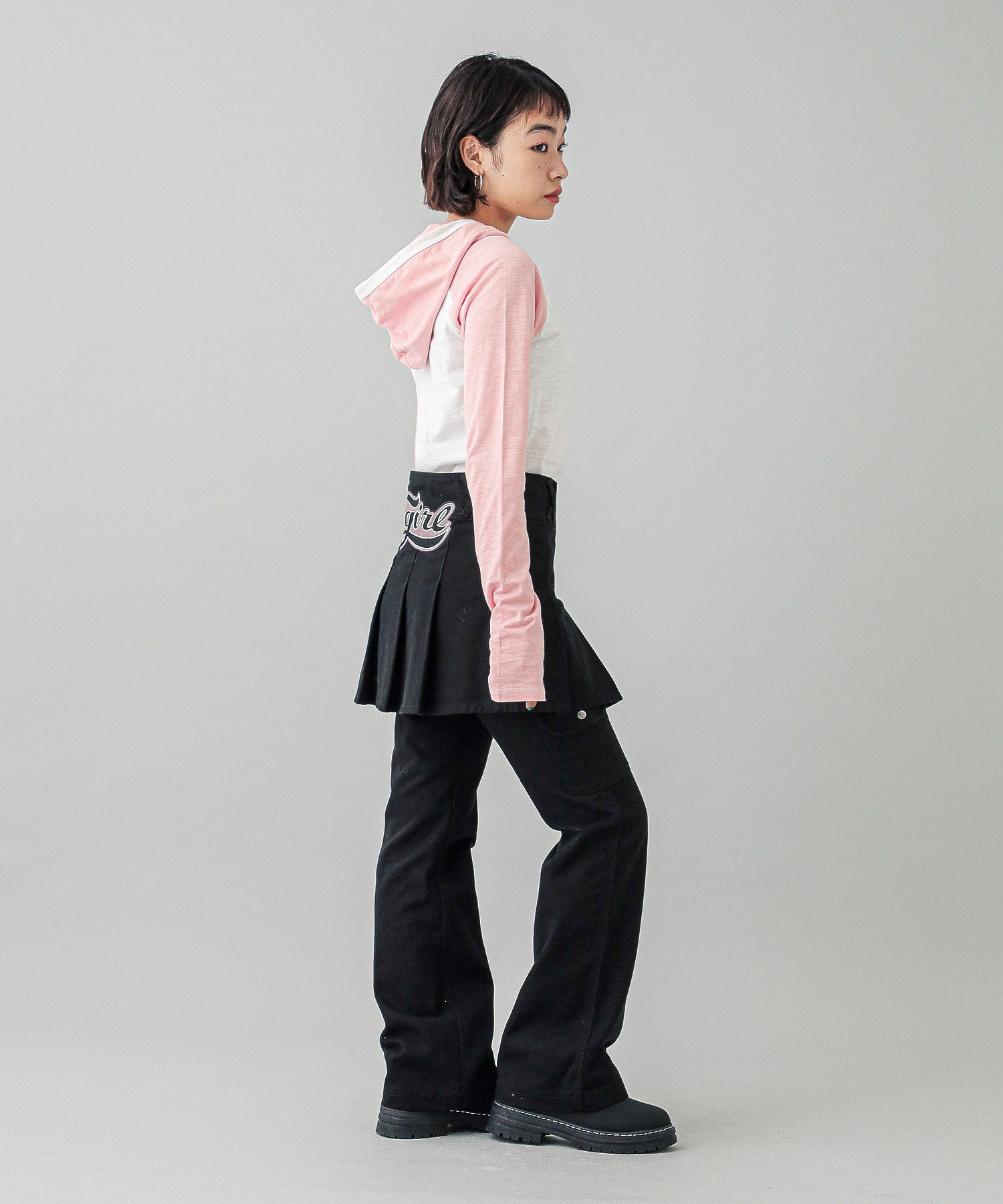 LOW RISE HIP LOGO PANTS