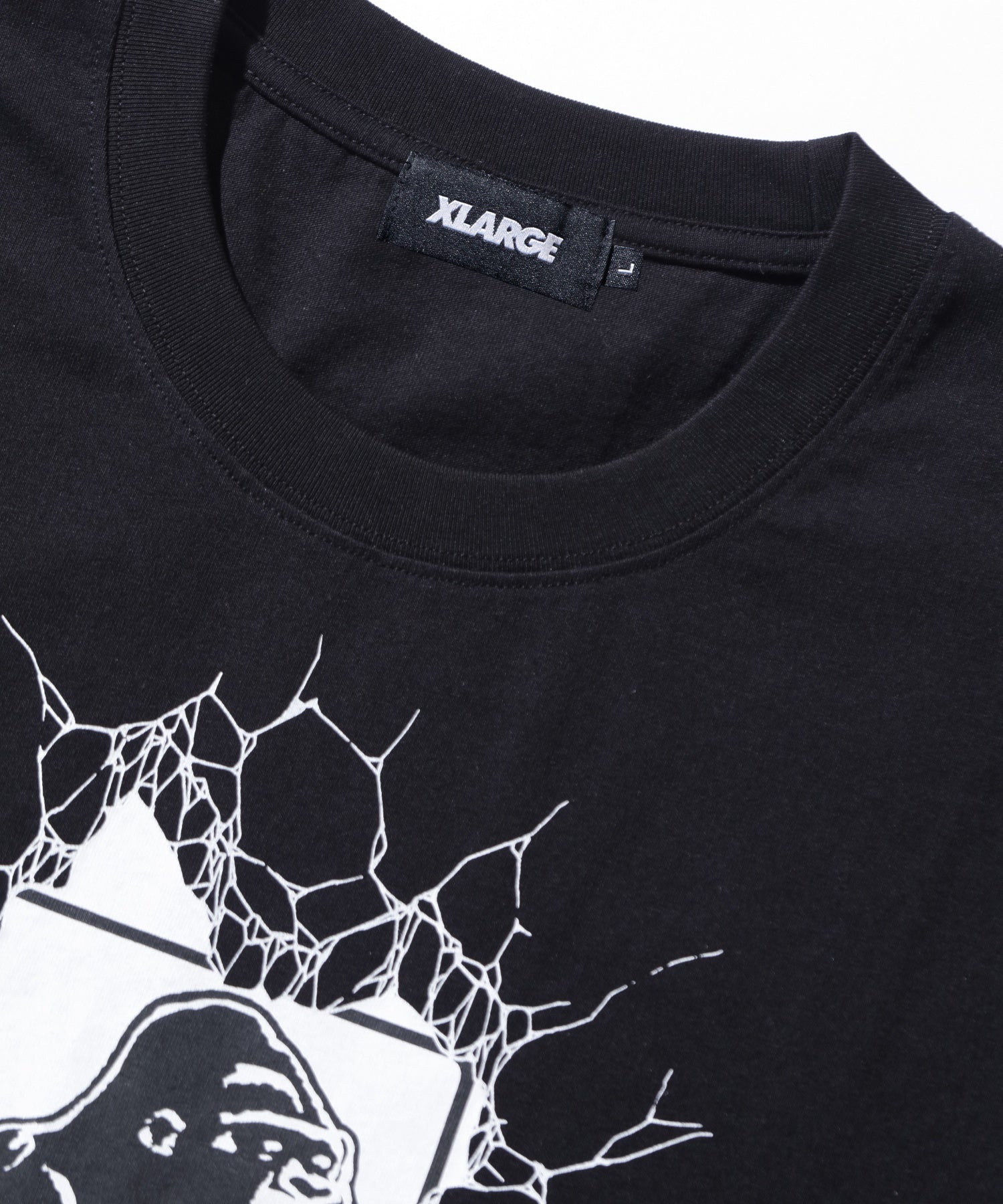 XLARGE×LIXTICK CRACK WALL OG S/S TEE