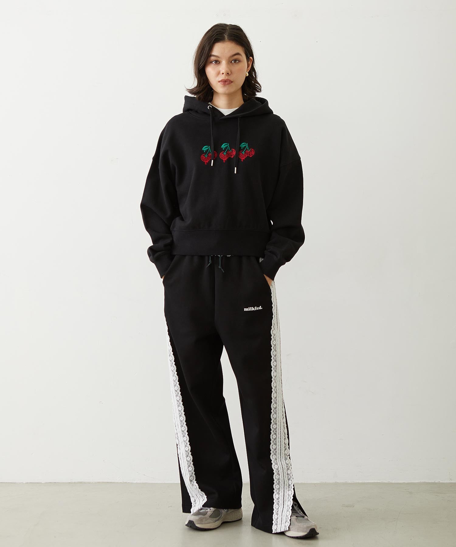 MELTY CHERRY SHORT SWEAT HOODIE