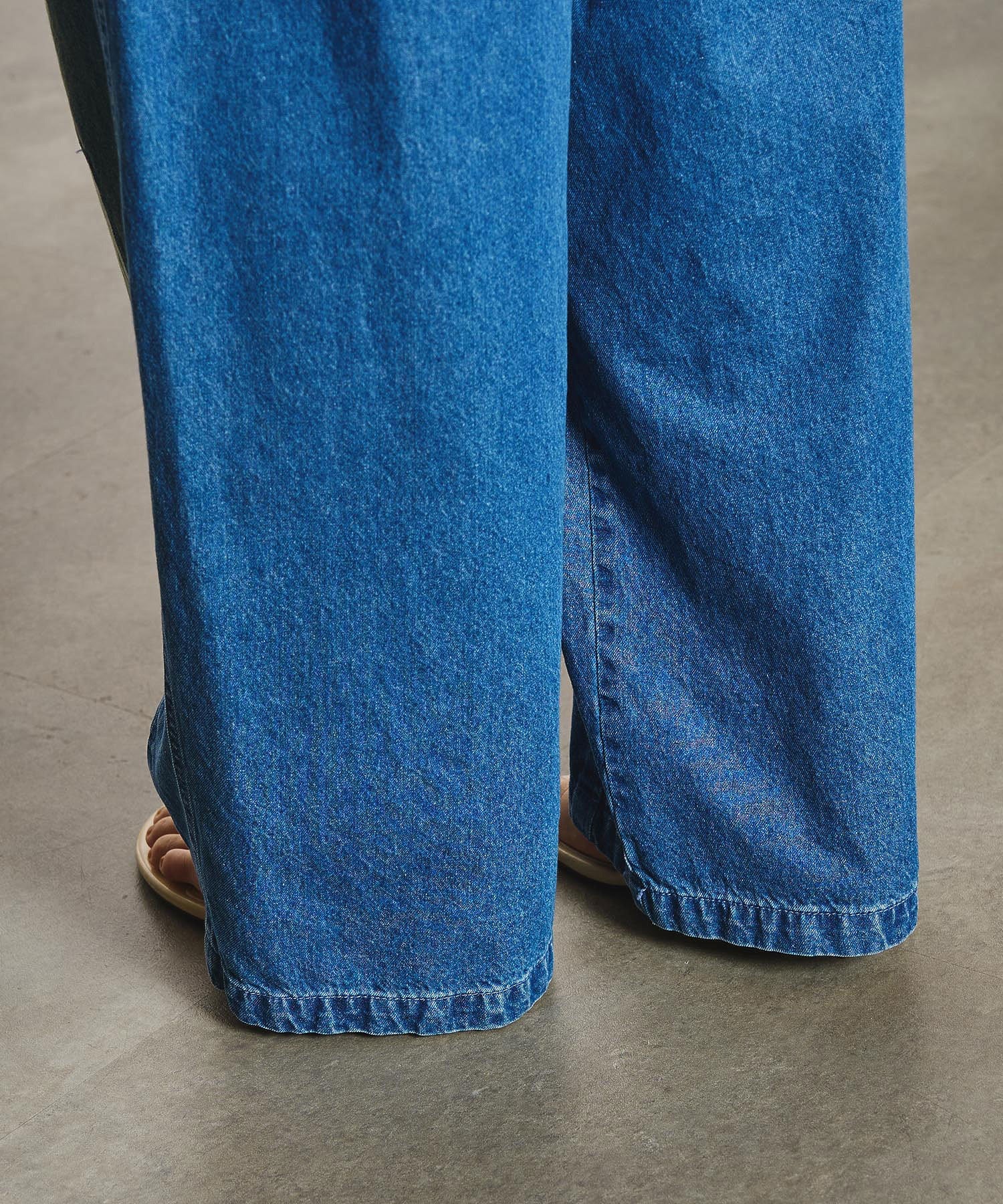 DENIM/BACK SATIN PANTS
