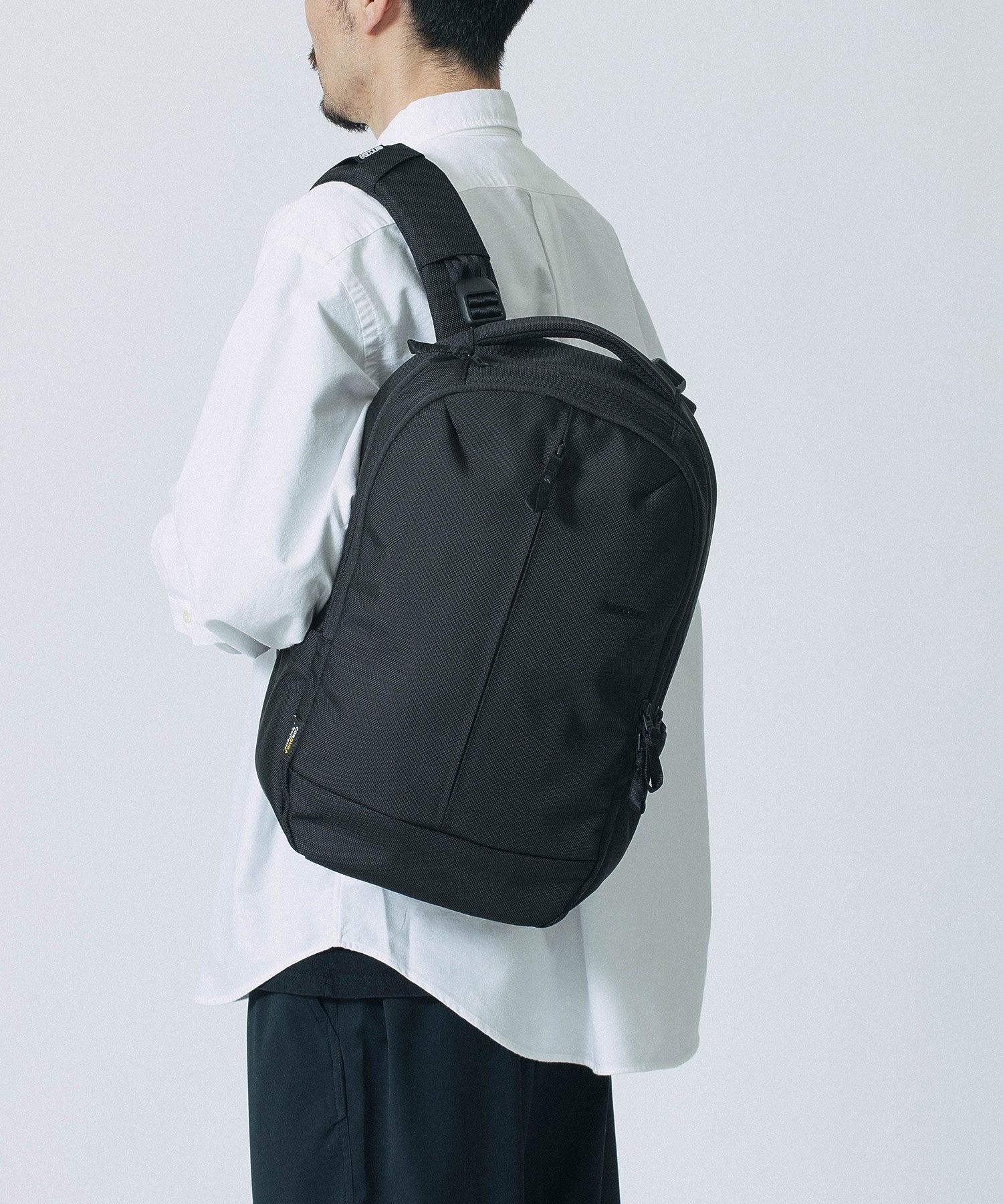Incase Tracks Backpack 18L-Black