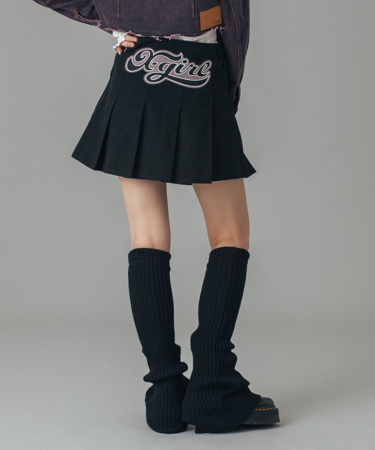 LOW RISE HIP LOGO MINI SKIRT