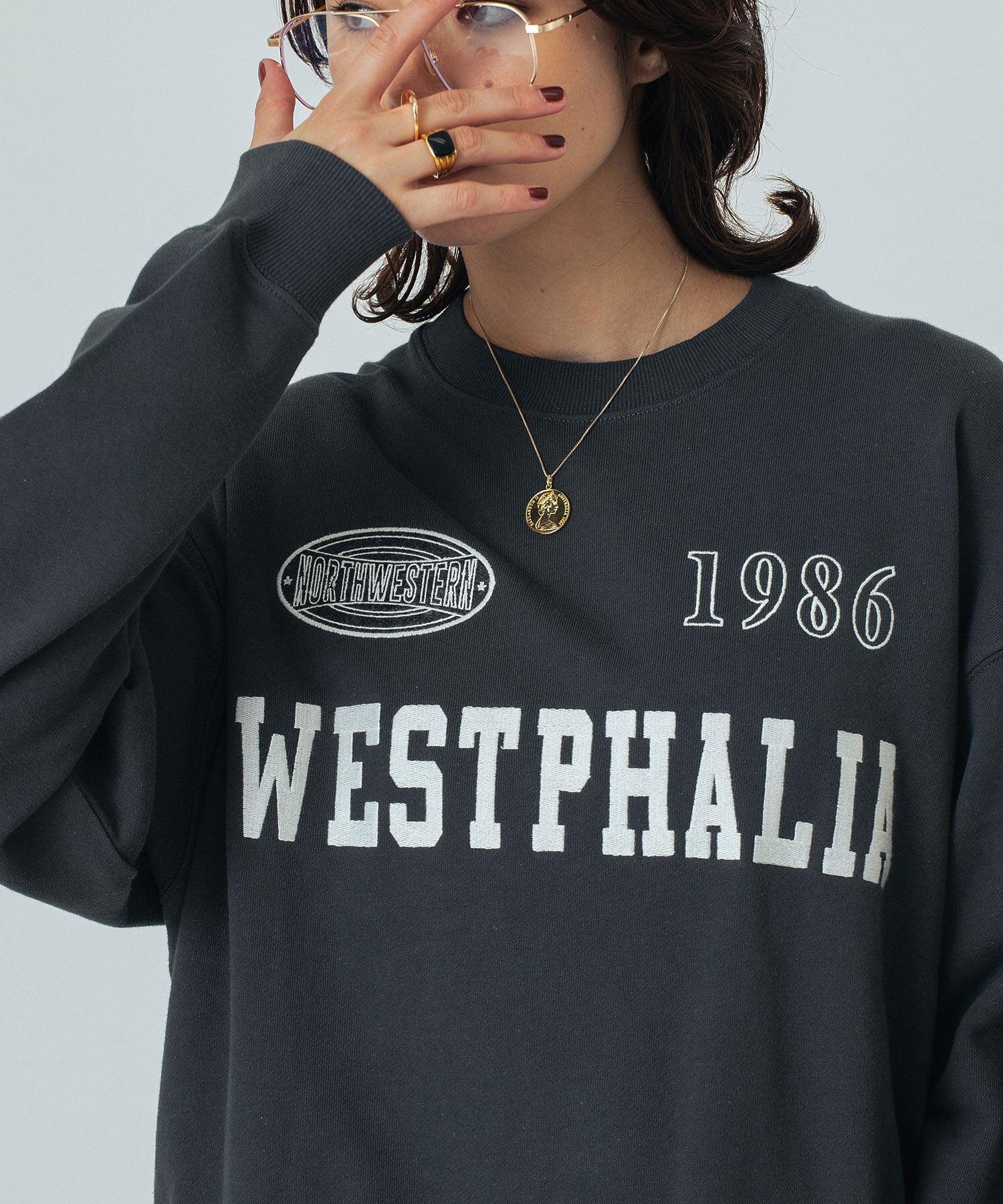PATCH EMBROIDERY PULLOVER