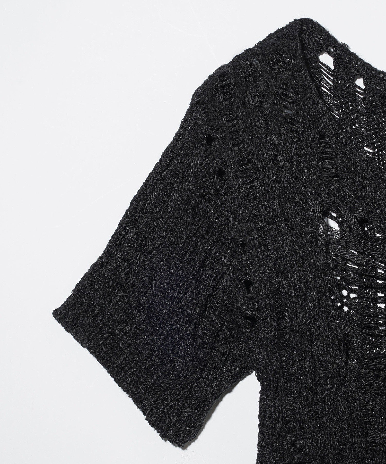 DISTRESSED TAPE YARN KNIT TOP