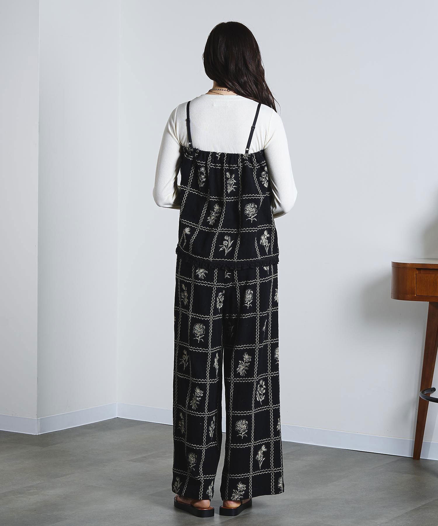 mag.by c/EMBROIDERY PANTS