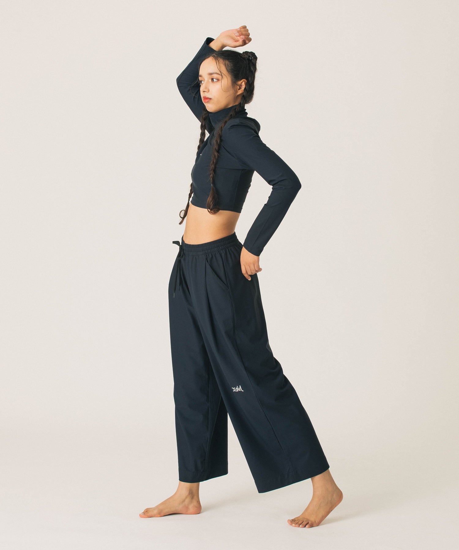 HIGH NECK SHORT LS TOP