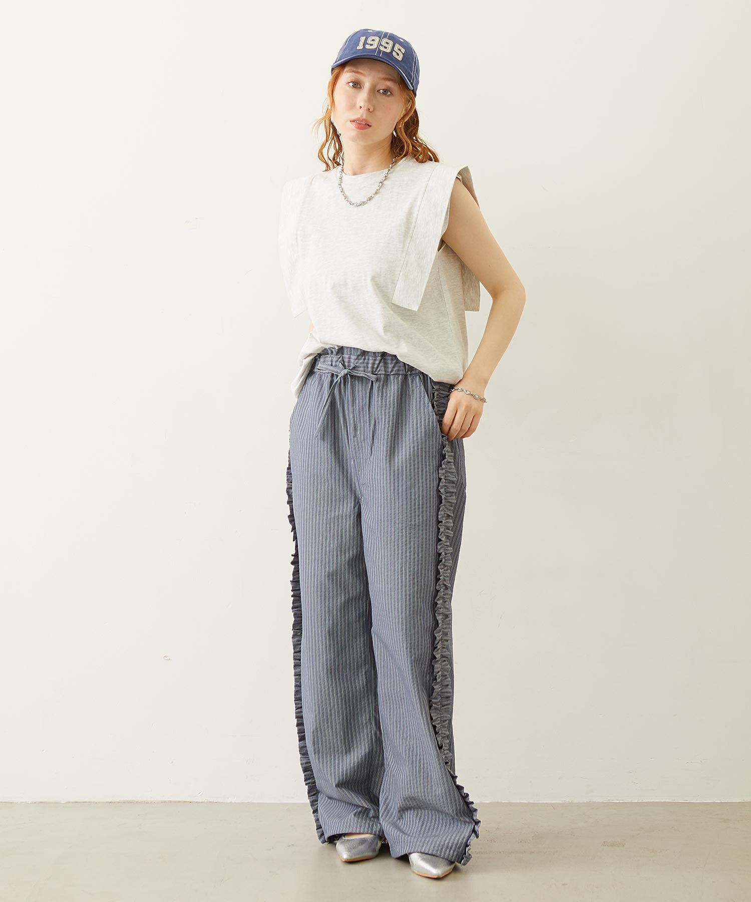 BOXY SLEEVELESS TOP